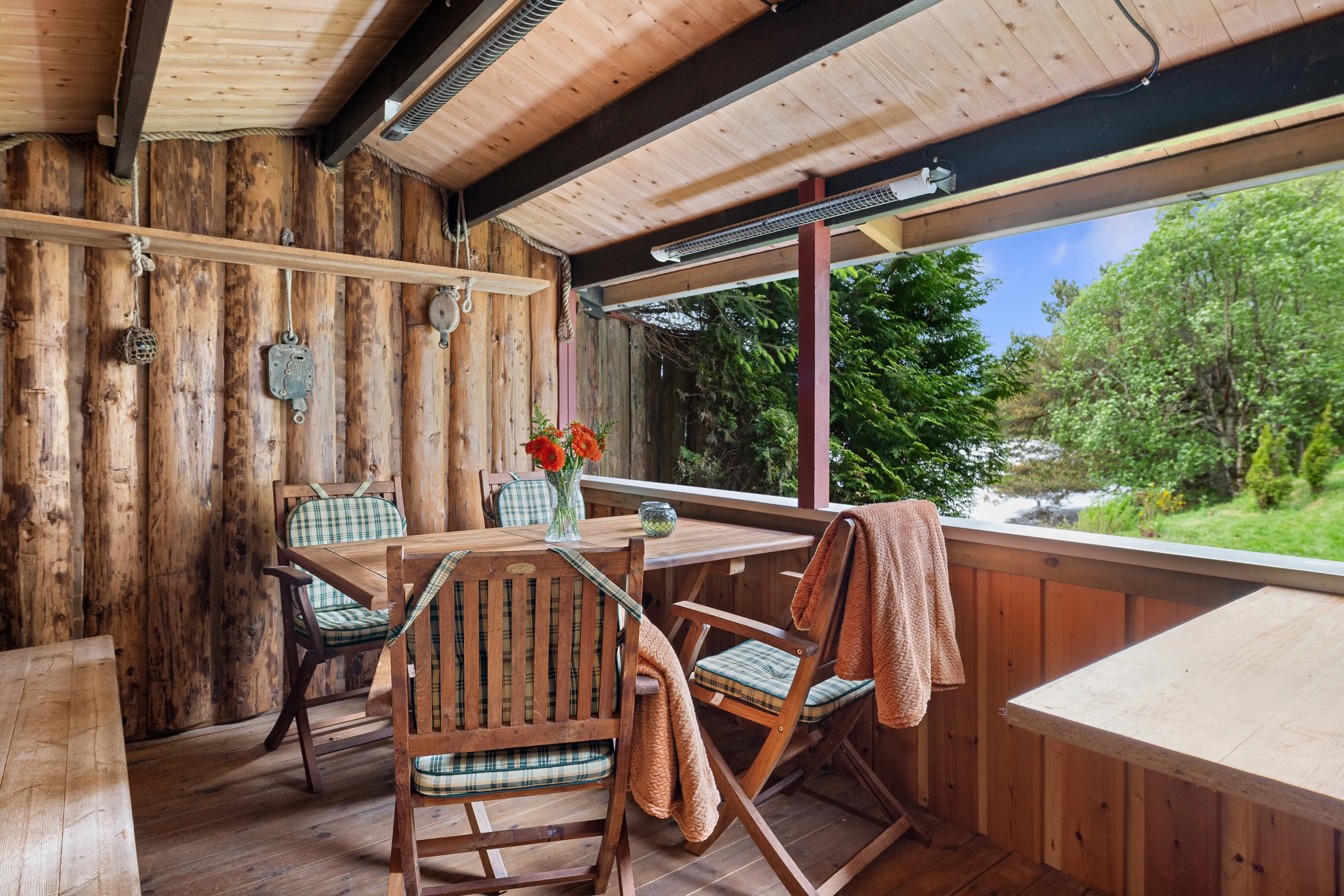 1960s Country House with Terrace and Garden in Scenic Midsund, Norway - View image 19 of 36