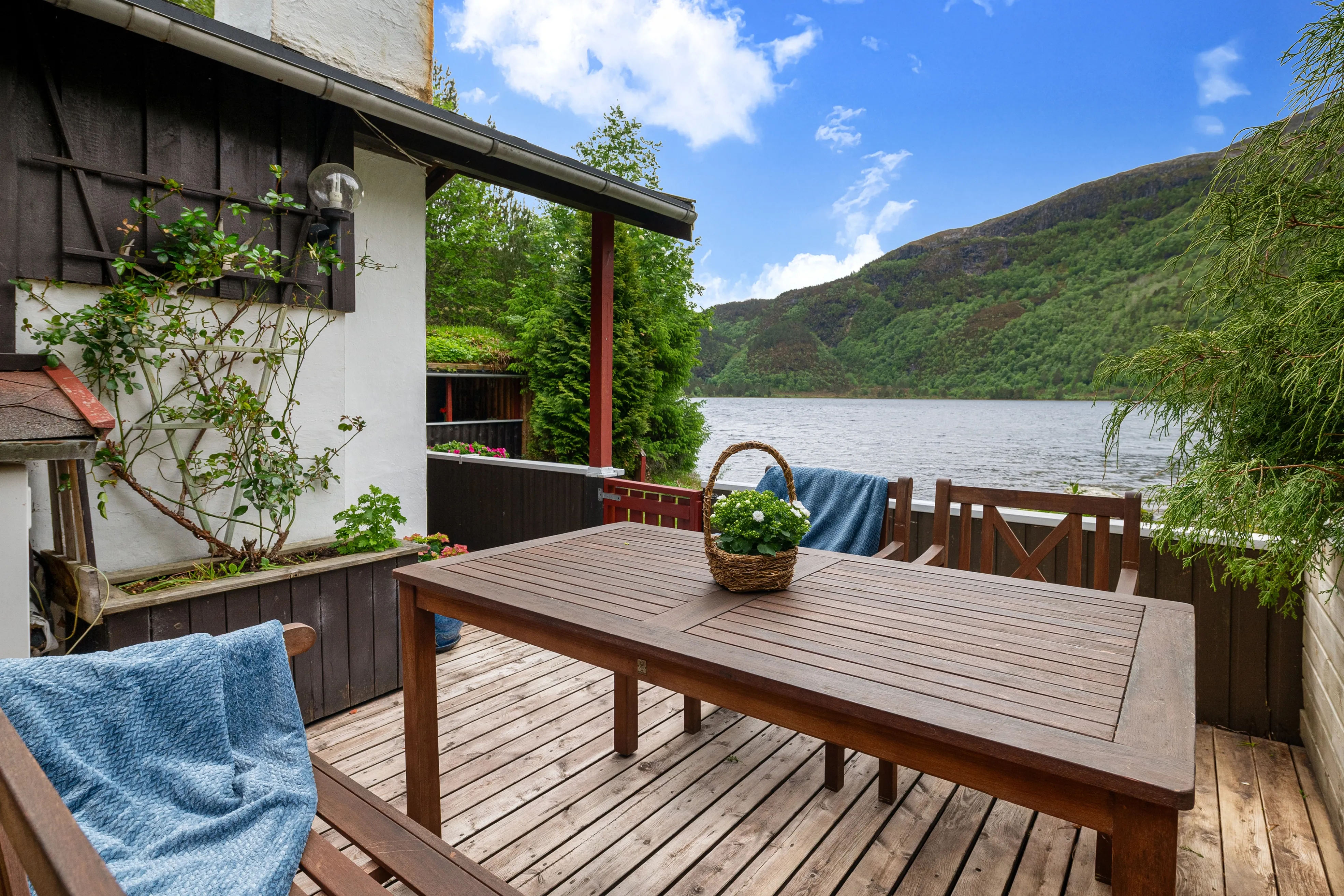 1960s Country House with Terrace and Garden in Scenic Midsund, Norway - View image 21 of 36