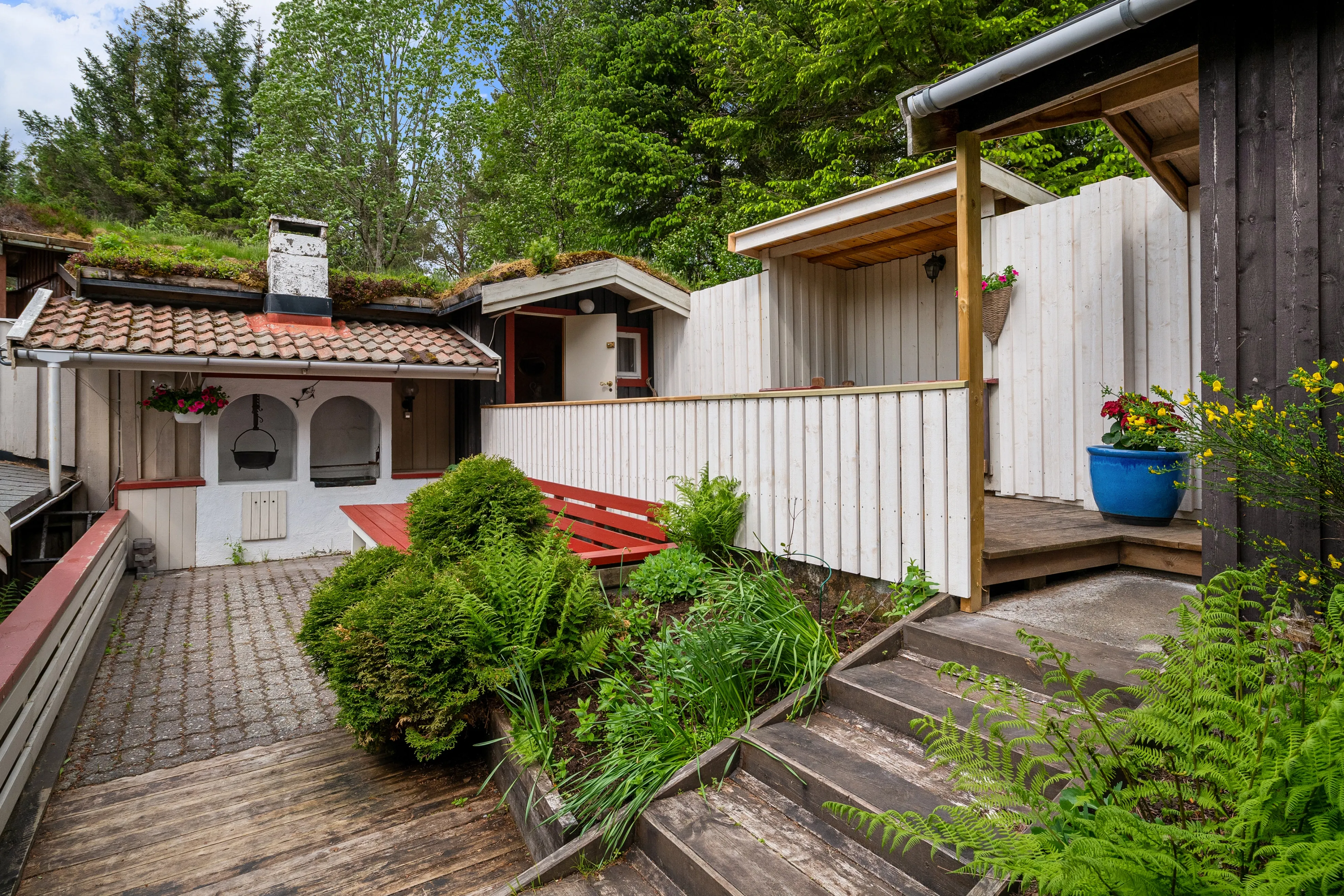 1960s Country House with Terrace and Garden in Scenic Midsund, Norway - View image 23 of 36
