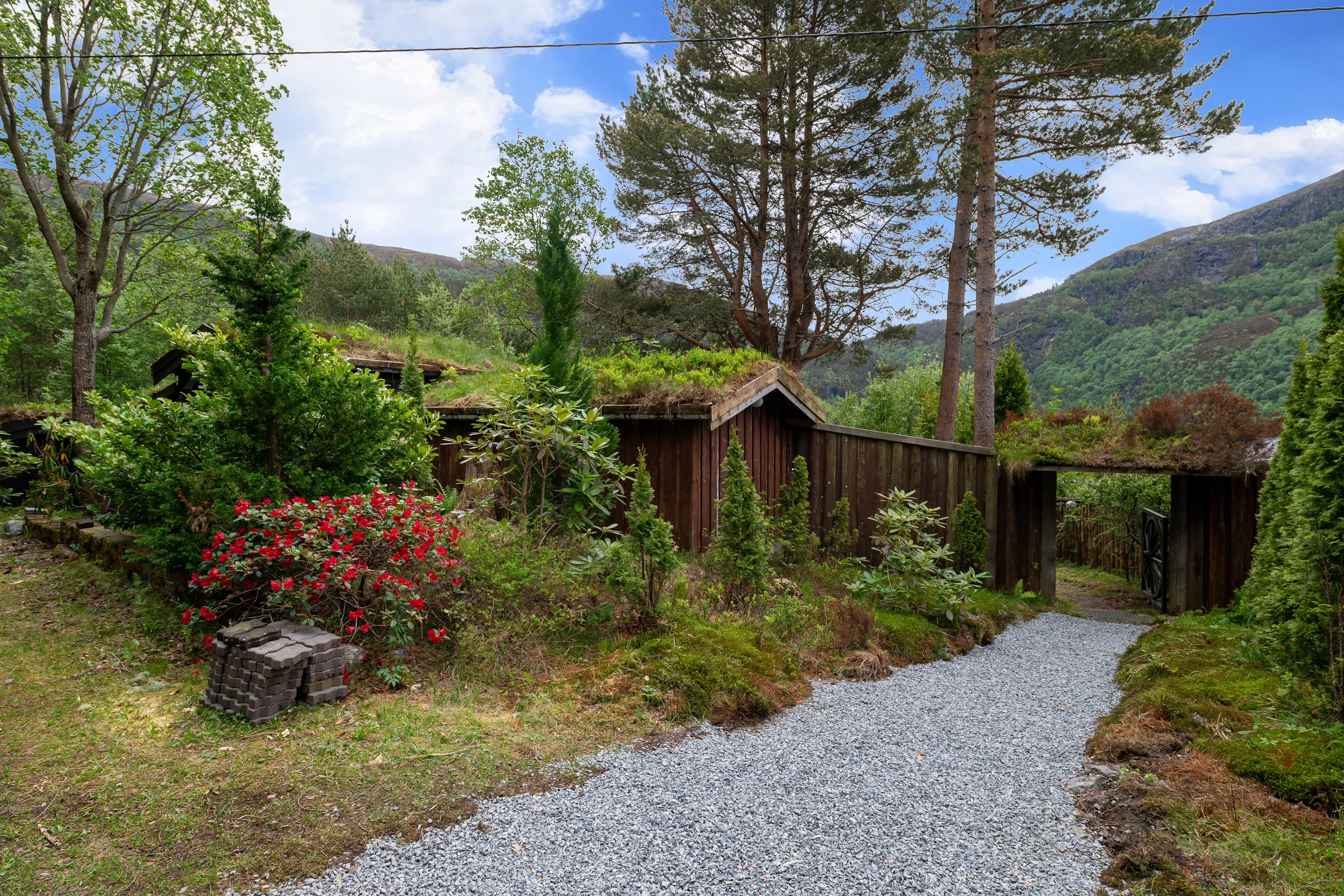 1960s Country House with Terrace and Garden in Scenic Midsund, Norway - View image 27 of 36