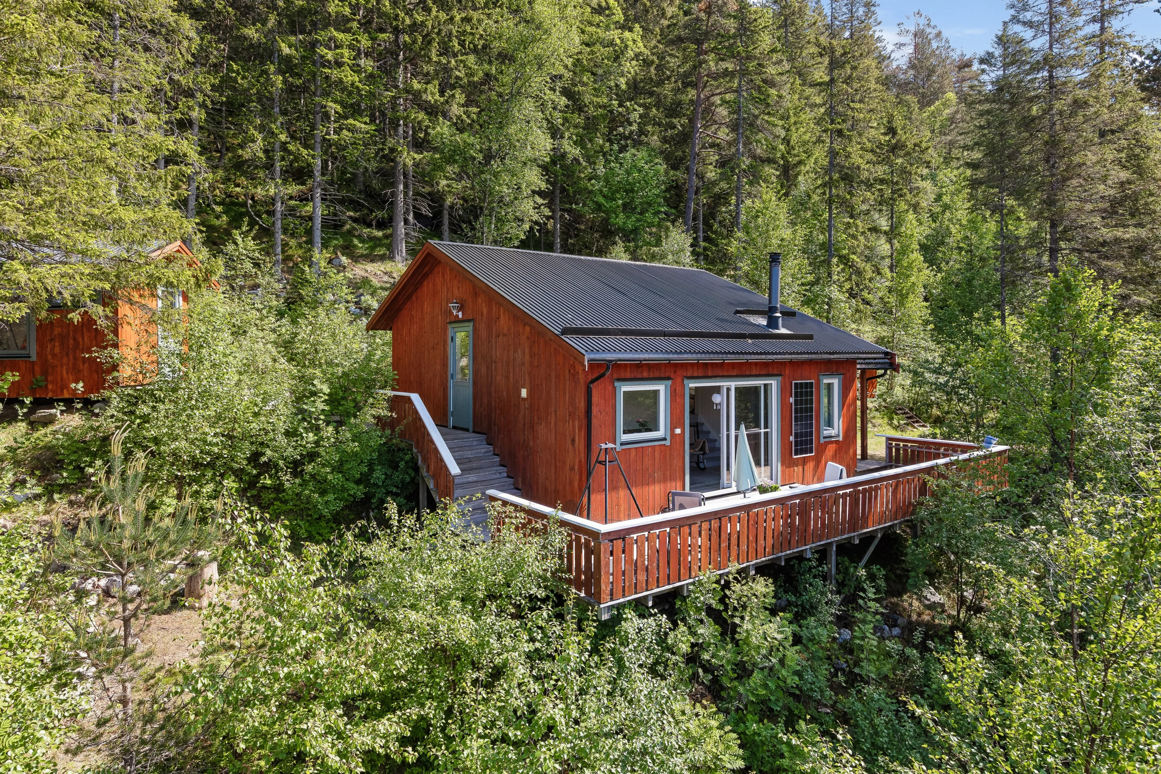1960s Cabin by the Water's Edge in Revsnes with Expansive Terrace - Image 1