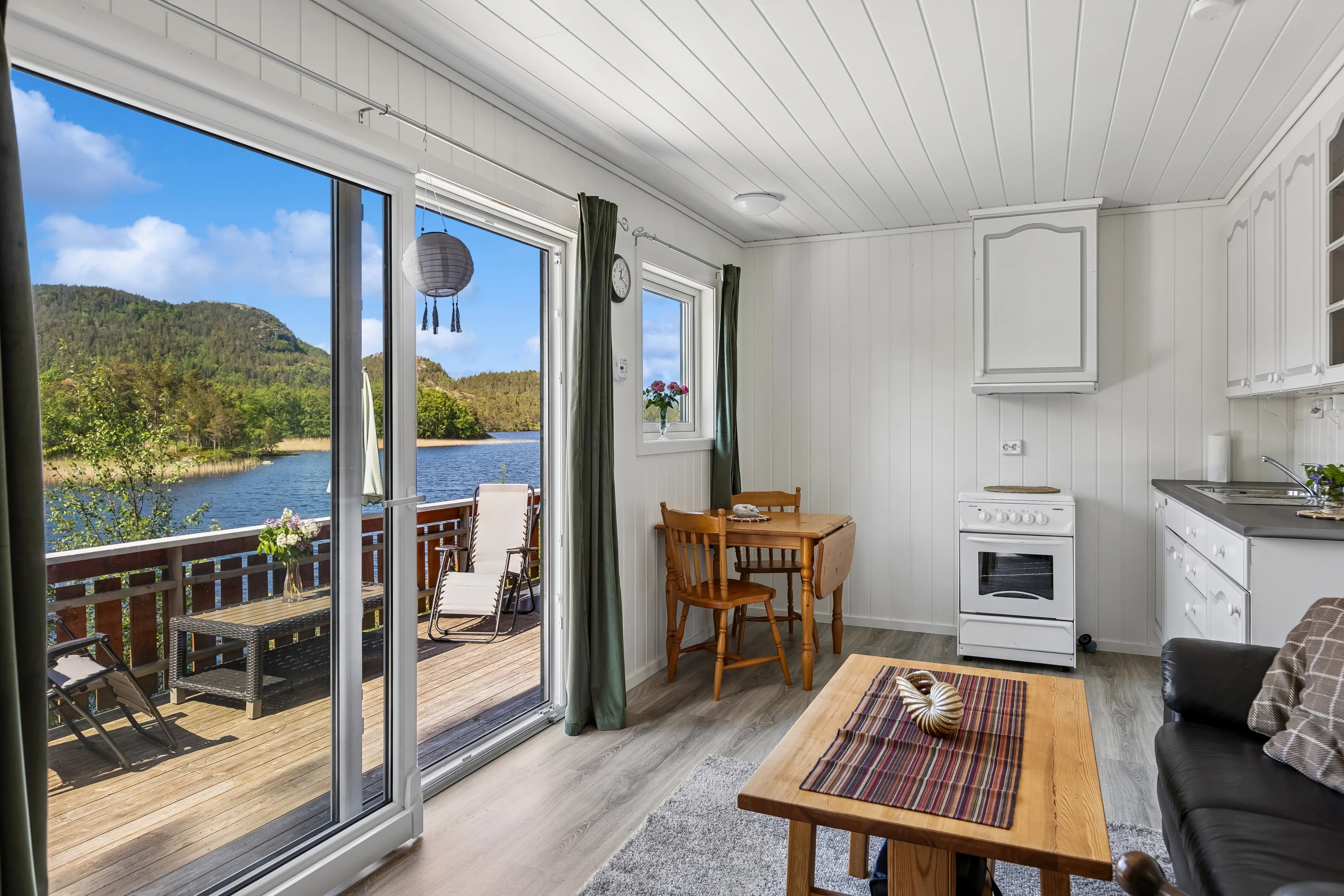 1960s Cabin by the Water's Edge in Revsnes with Expansive Terrace - View image 7 of 33