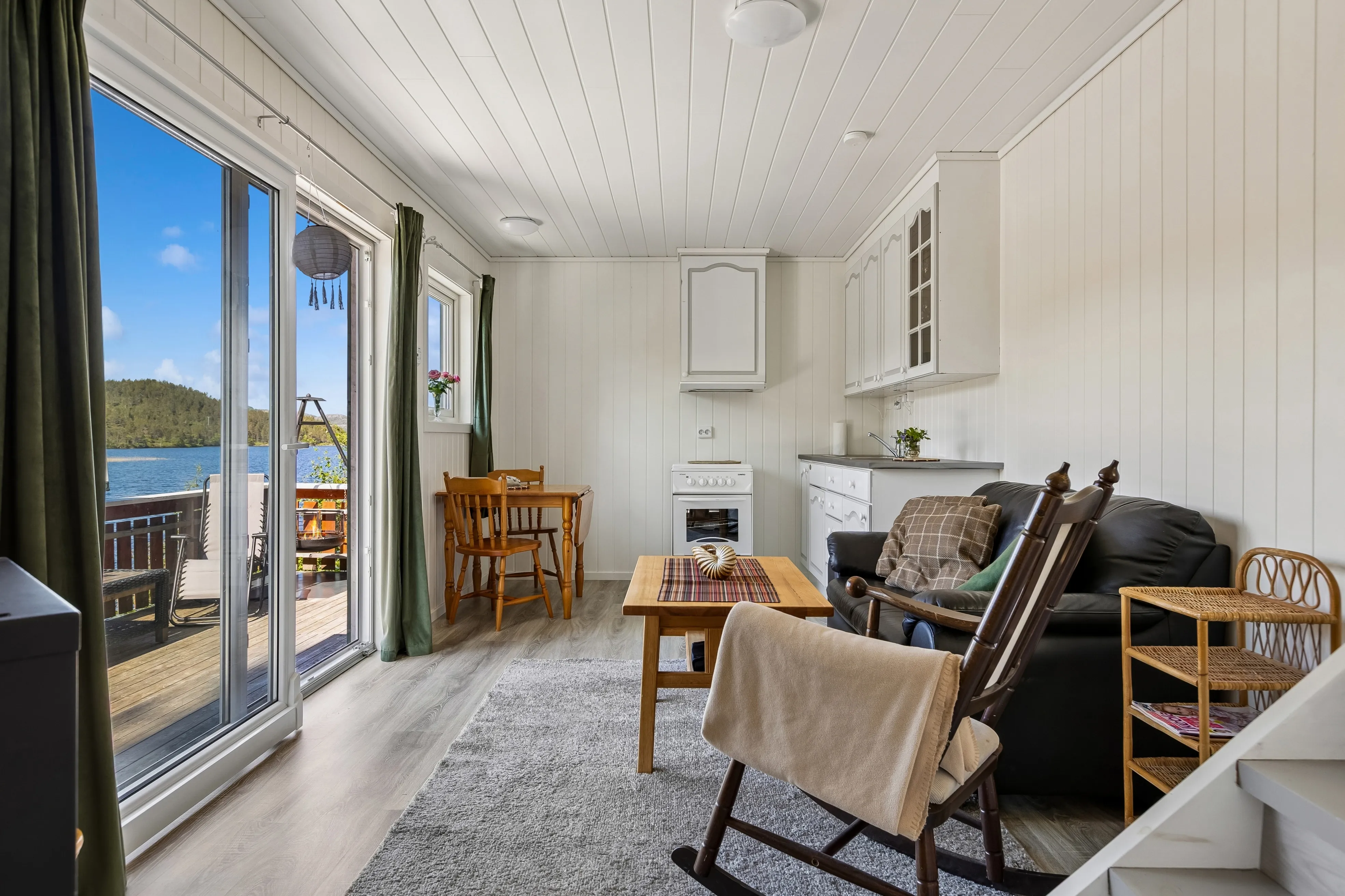 1960s Cabin by the Water's Edge in Revsnes with Expansive Terrace - View image 8 of 33