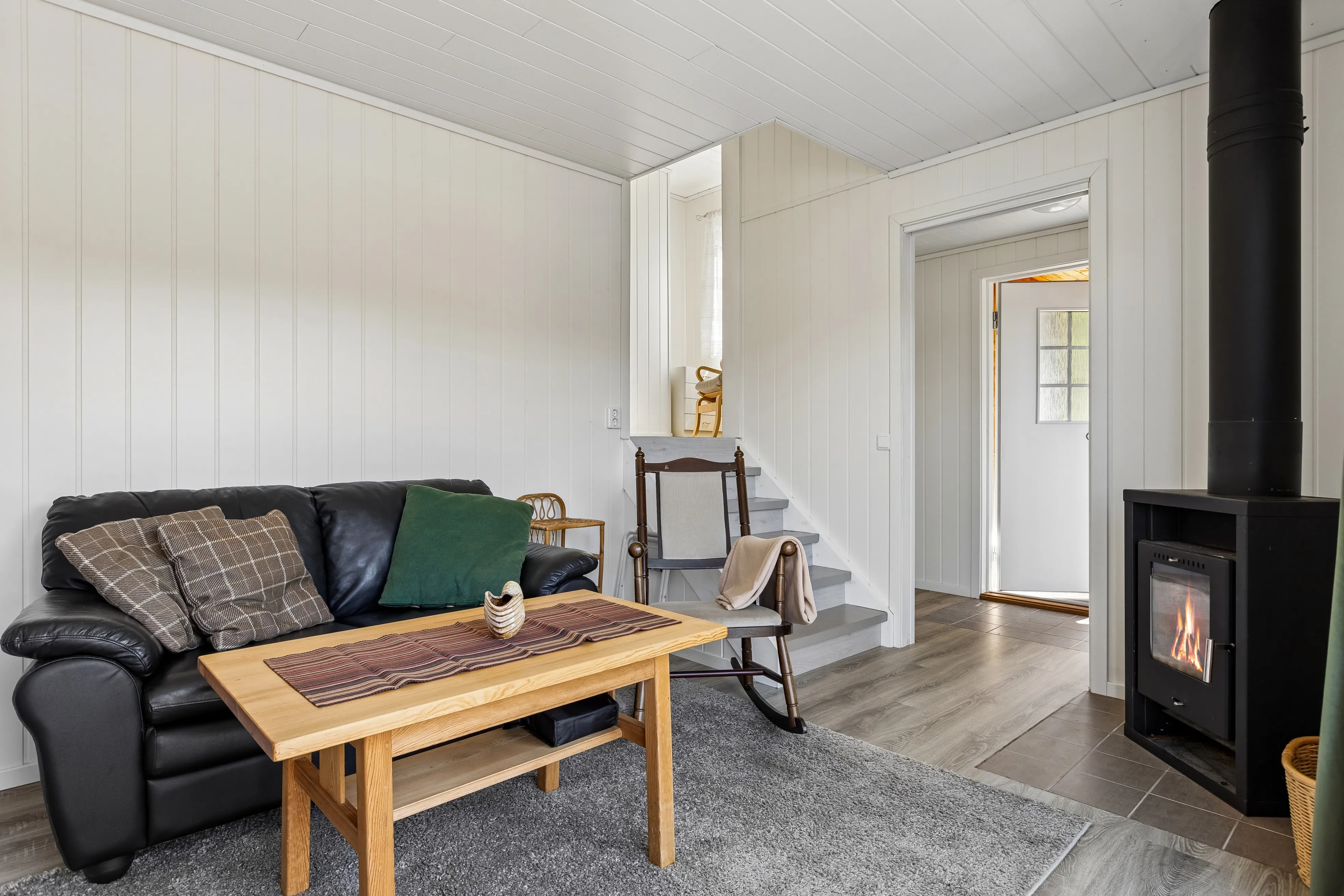 1960s Cabin by the Water's Edge in Revsnes with Expansive Terrace - View image 15 of 33