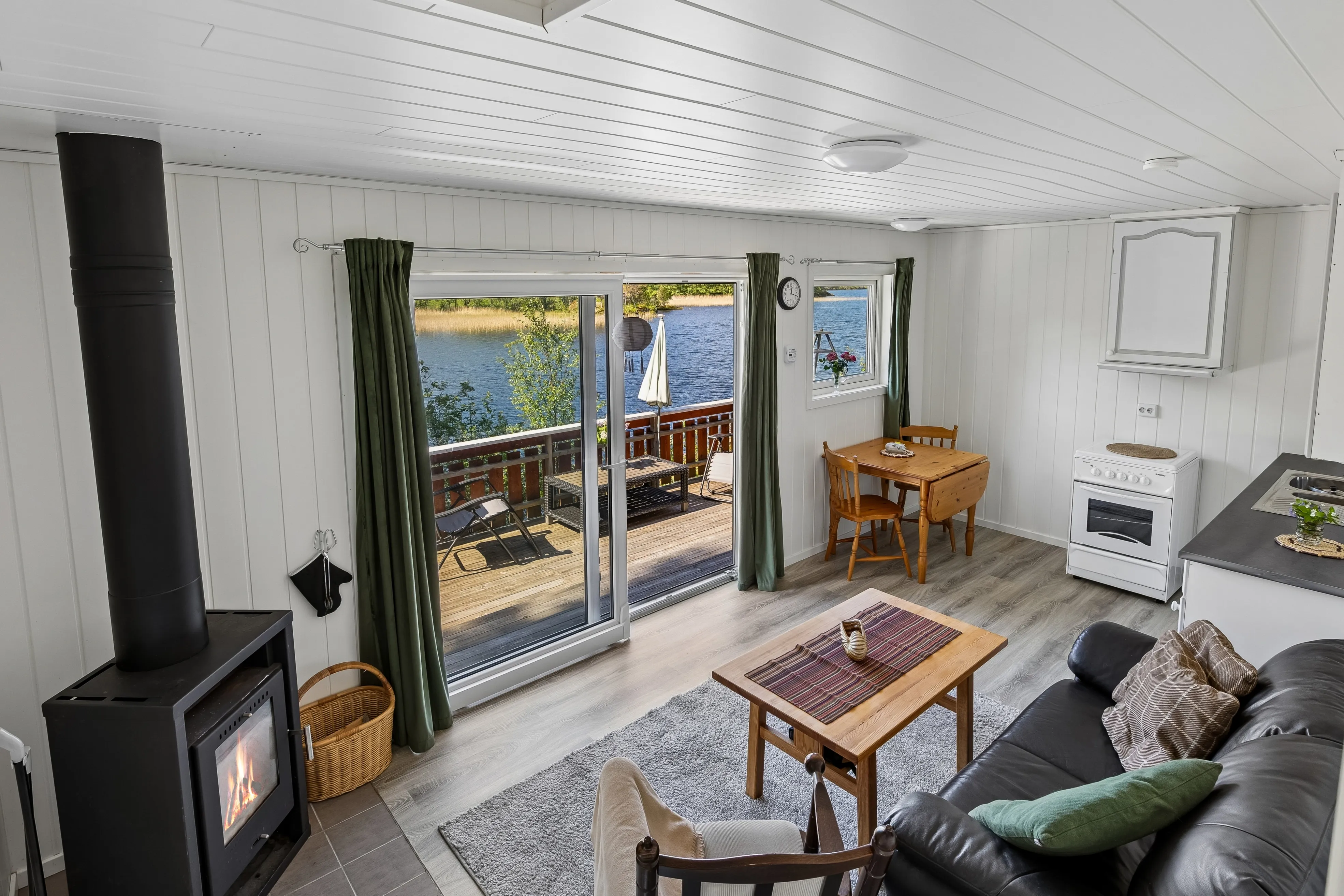 1960s Cabin by the Water's Edge in Revsnes with Expansive Terrace - View image 16 of 33