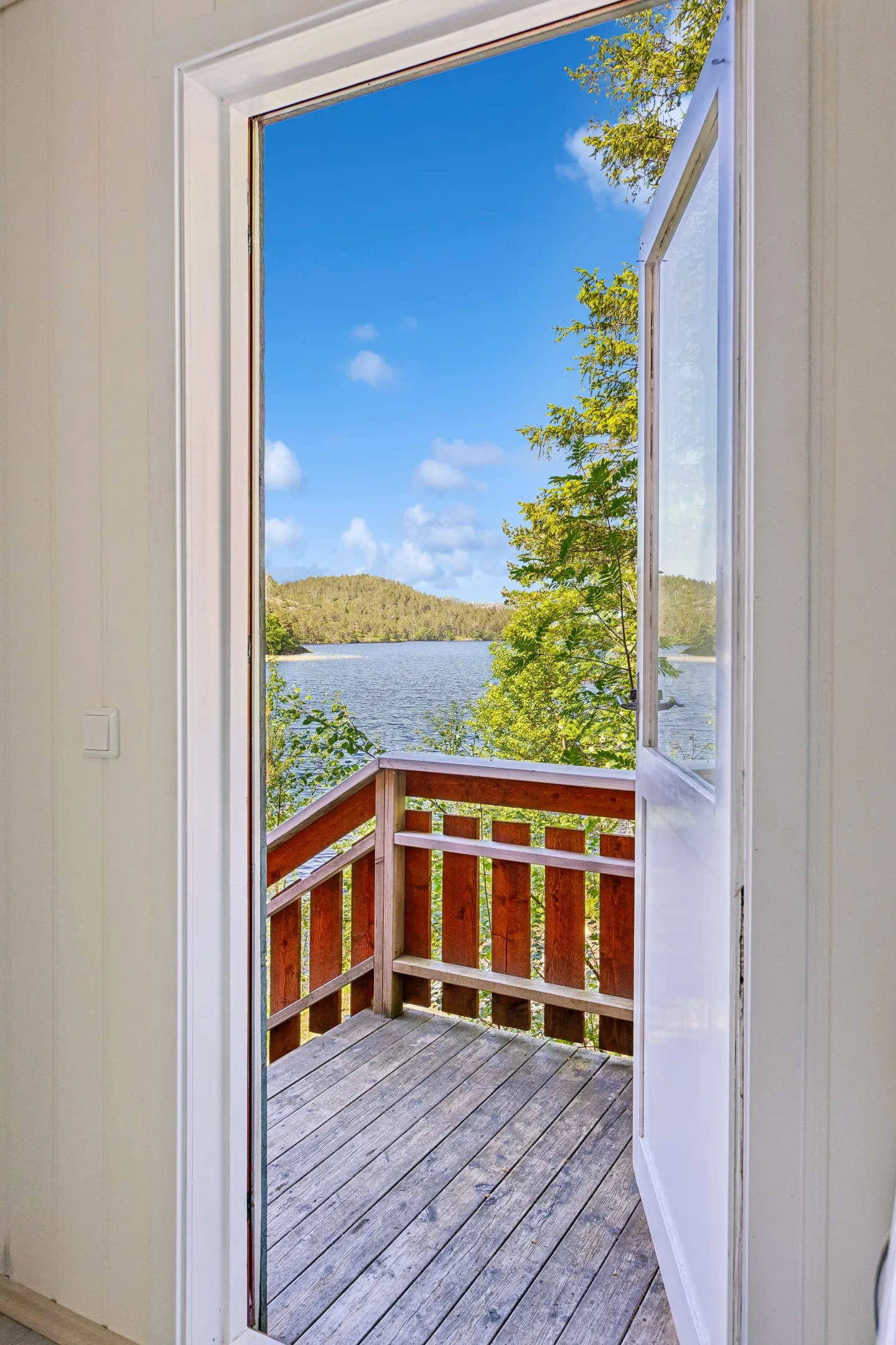 1960s Cabin by the Water's Edge in Revsnes with Expansive Terrace - View image 28 of 33