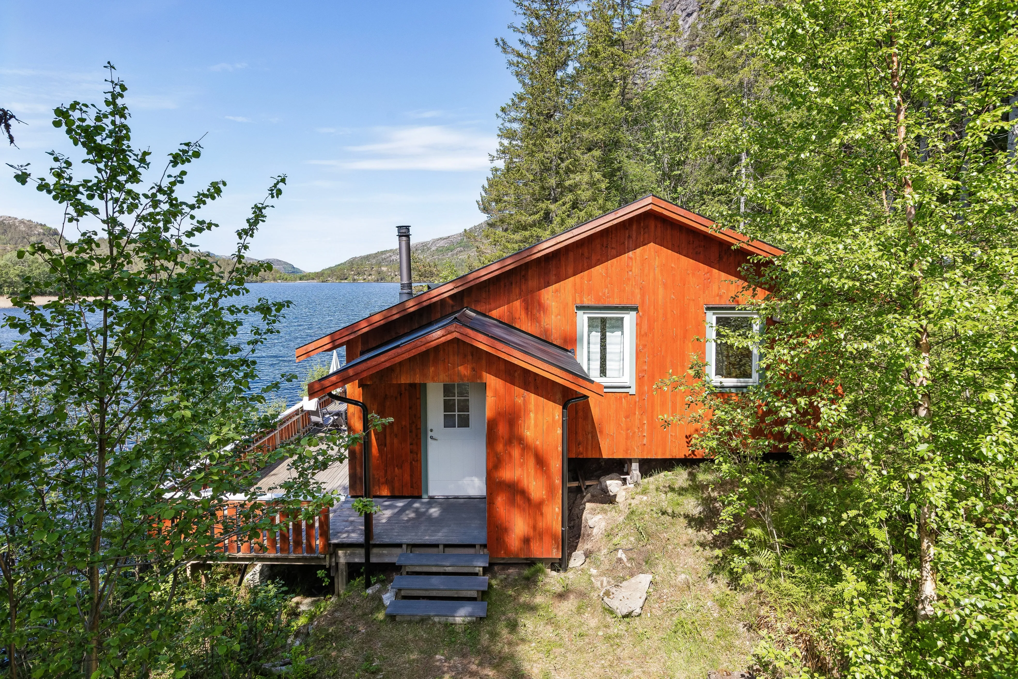 1960s Cabin by the Water's Edge in Revsnes with Expansive Terrace - View image 33 of 33