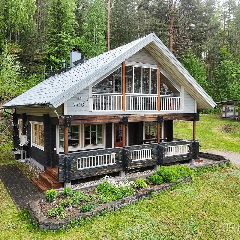3-Bedroom Bungalow with Expansive Garden by Muuruevesi Lake, Finland