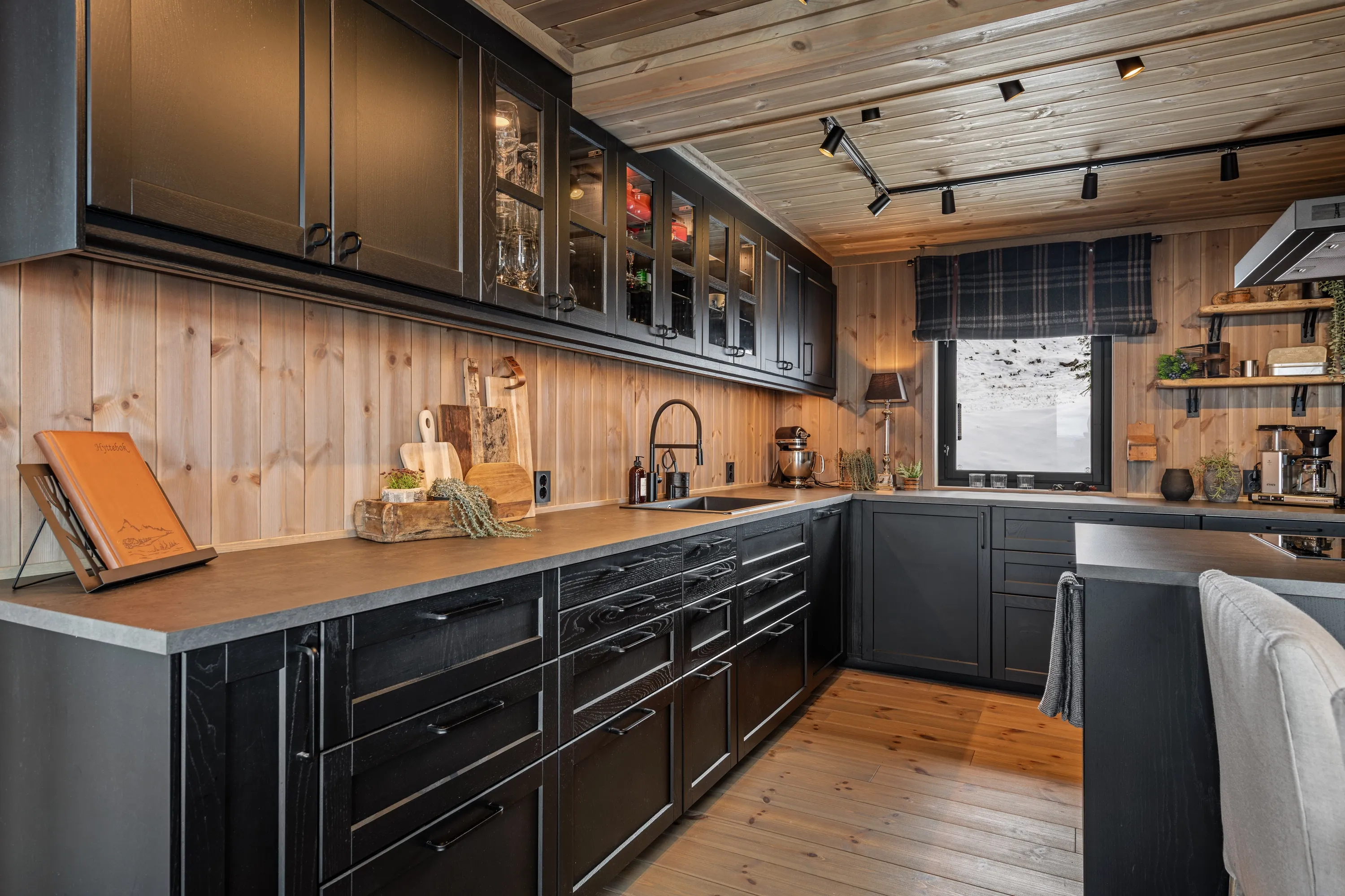 Modern 4-Bedroom Cabin in Nesbyen with Expansive Garden and Parking - View image 27 of 70