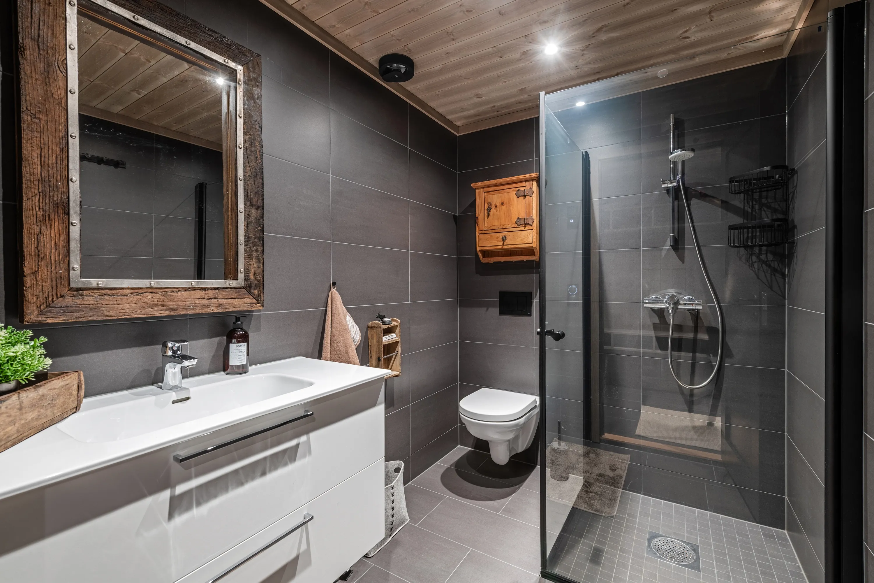 Modern 4-Bedroom Cabin in Nesbyen with Expansive Garden and Parking - View image 37 of 70