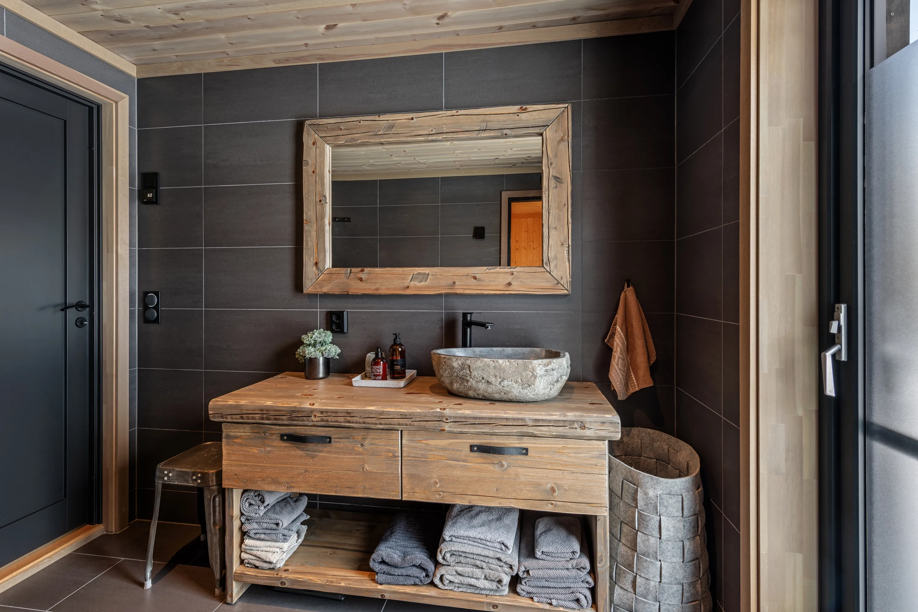 Modern 4-Bedroom Cabin in Nesbyen with Expansive Garden and Parking - View image 39 of 70