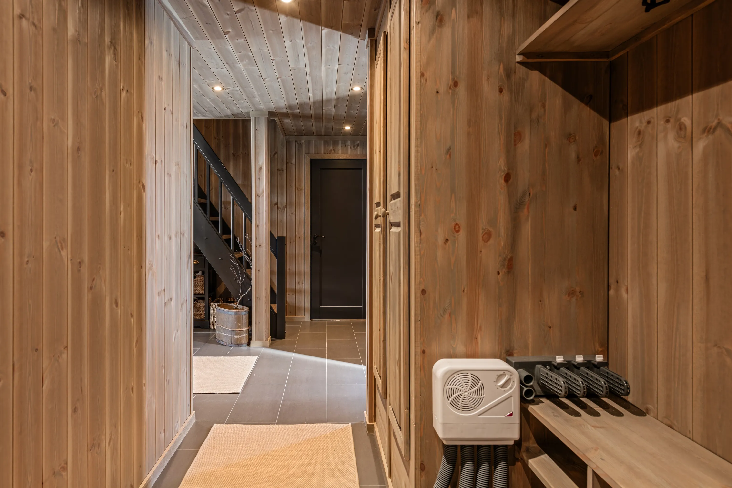 Modern 4-Bedroom Cabin in Nesbyen with Expansive Garden and Parking - View image 46 of 70