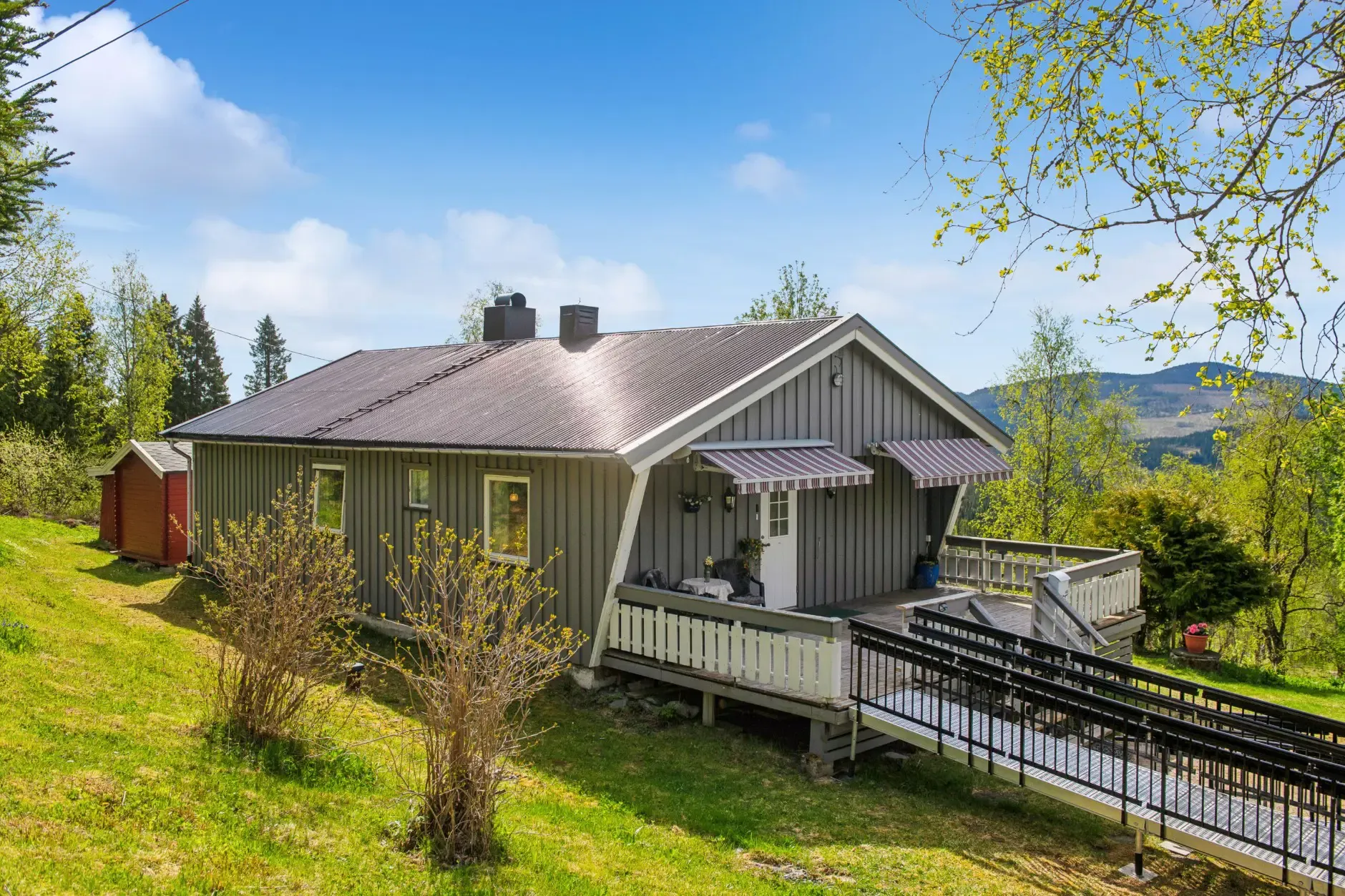 1970s 3-Bedroom House with Expansive Grounds in Torpa, Norway - Image 3
