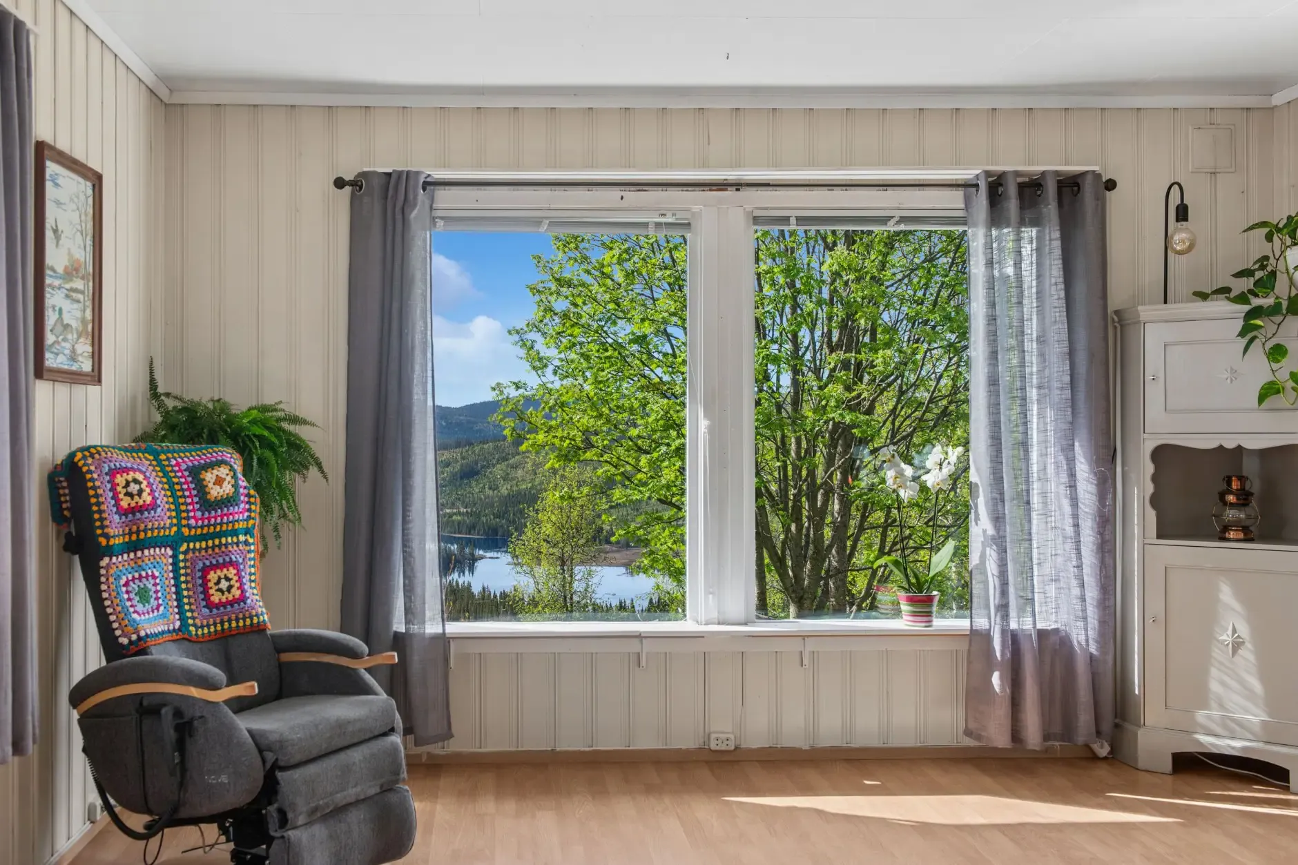 1970s 3-Bedroom House with Expansive Grounds in Torpa, Norway - View image 8 of 30