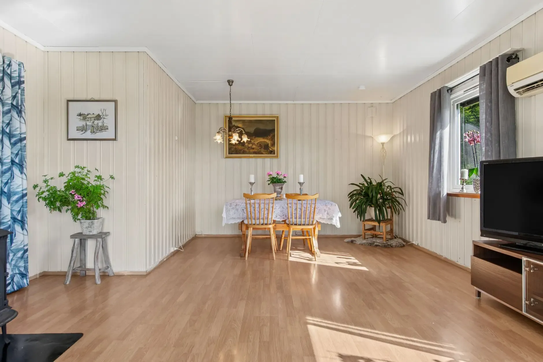 1970s 3-Bedroom House with Expansive Grounds in Torpa, Norway - View image 10 of 30