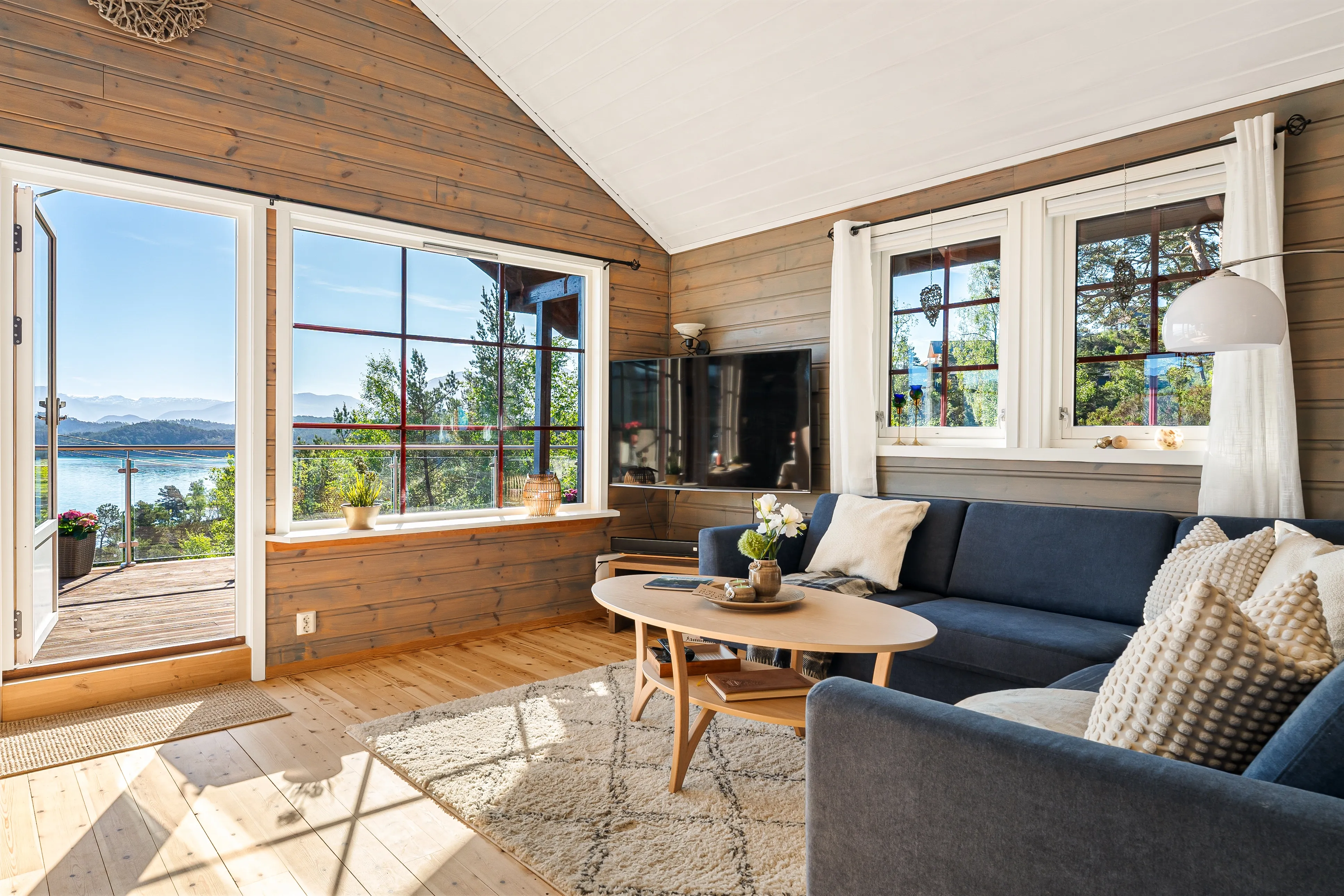 Fjordside Cabin Retreat with Private Boathouse in Vestland, Norway - View image 13 of 60