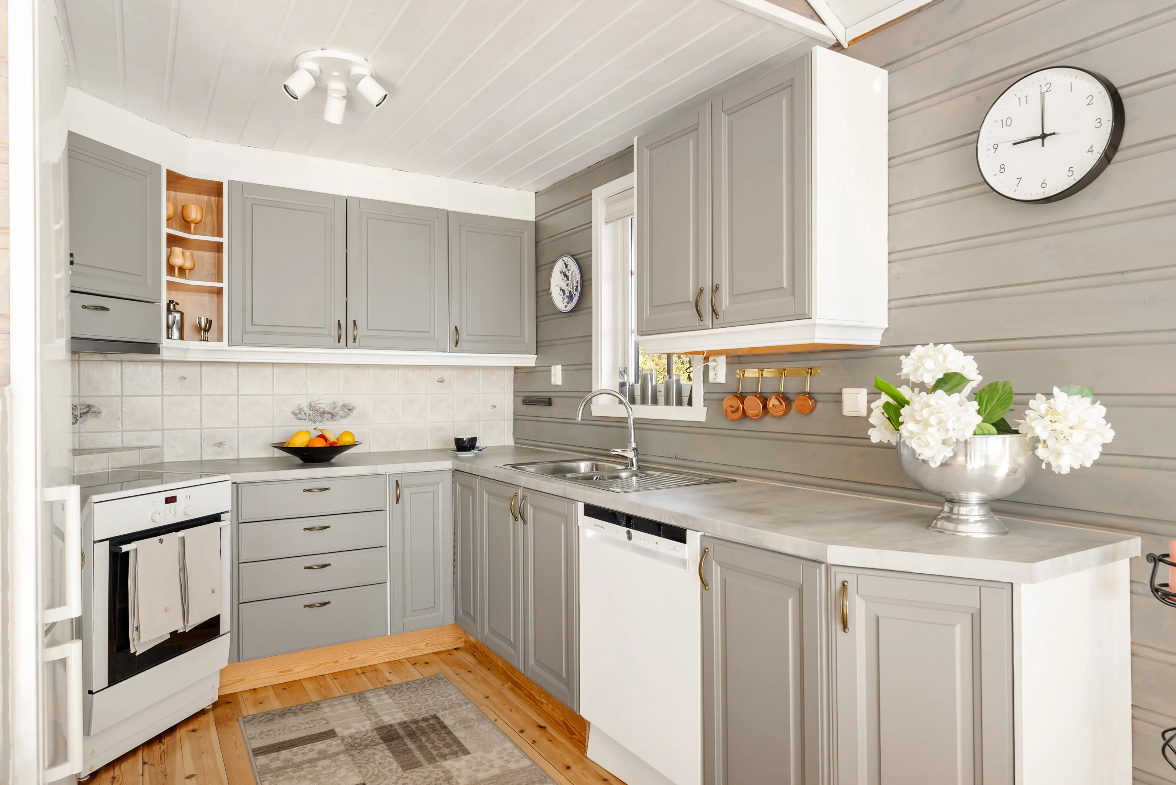 Fjordside Cabin Retreat with Private Boathouse in Vestland, Norway - View image 25 of 60