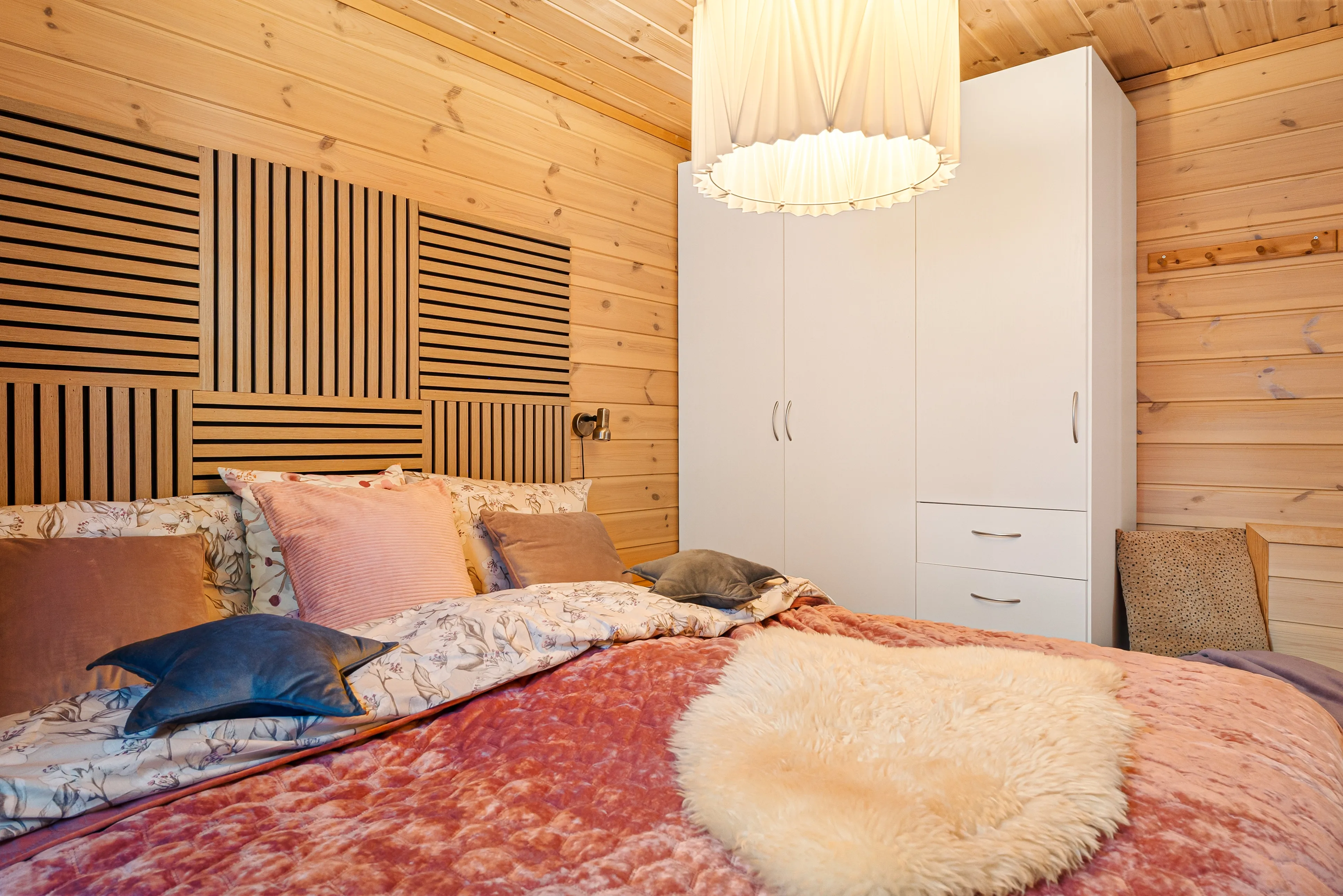 Fjordside Cabin Retreat with Private Boathouse in Vestland, Norway - View image 32 of 60