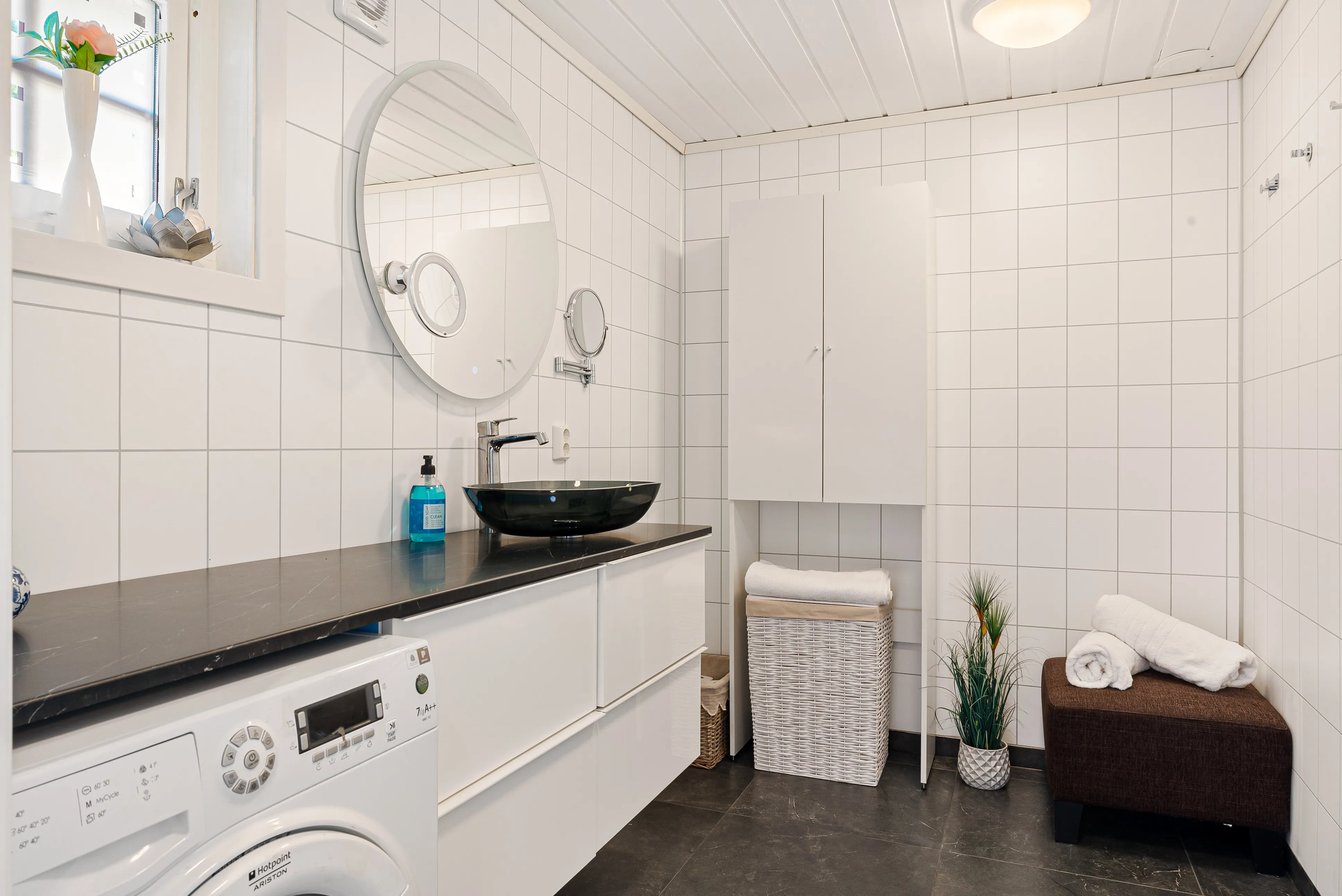 Fjordside Cabin Retreat with Private Boathouse in Vestland, Norway - View image 35 of 60