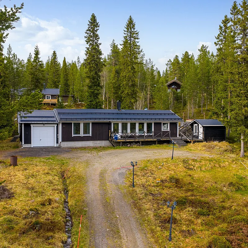 1970s Swedish Retreat with Pool and Parking in Scenic Lofsdalen