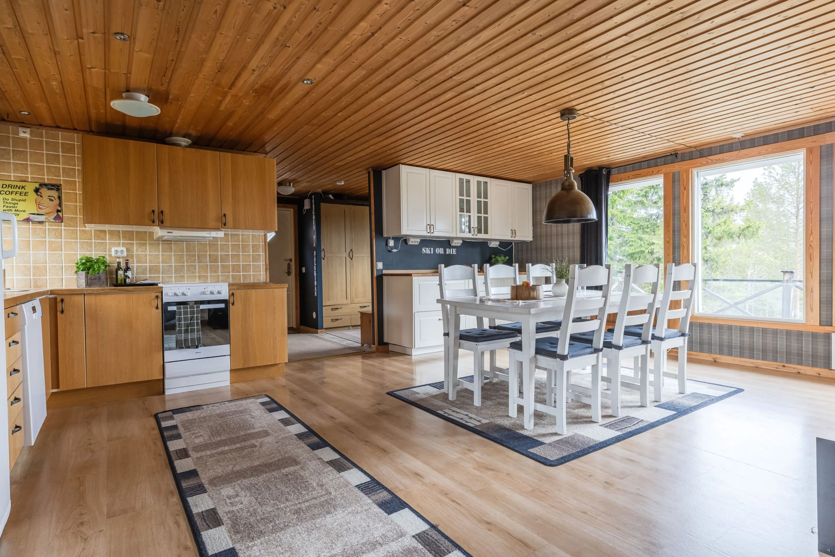 1970s Swedish Retreat with Pool and Parking in Scenic Lofsdalen - View image 7 of 32