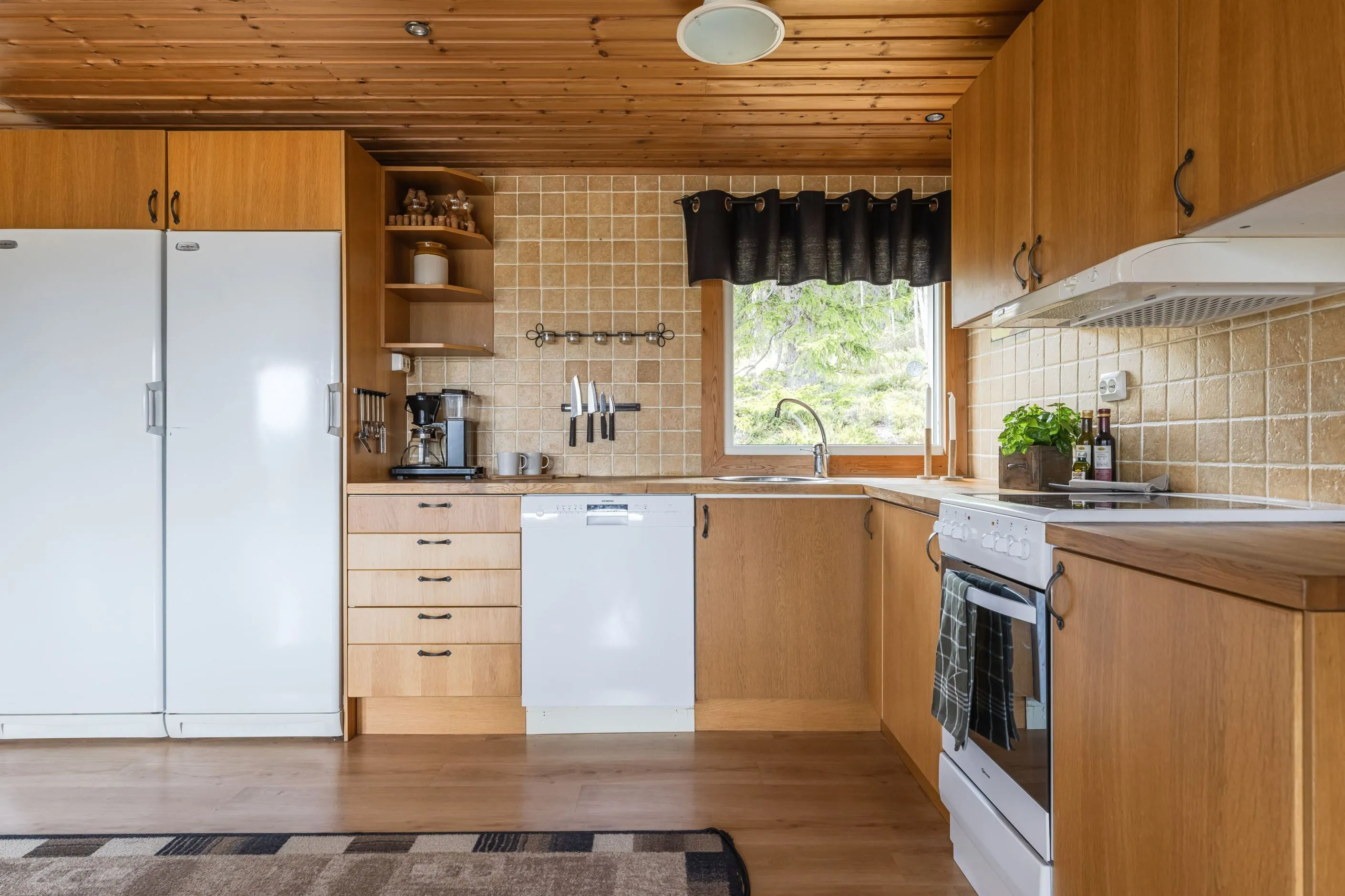 1970s Swedish Retreat with Pool and Parking in Scenic Lofsdalen - View image 11 of 32