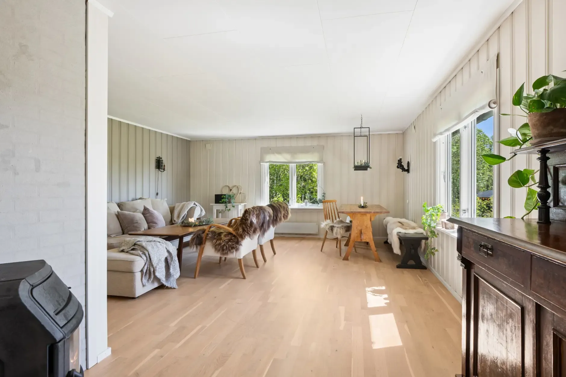 1990s Country House with Expansive Gardens in Hamar, Norway - View image 6 of 30