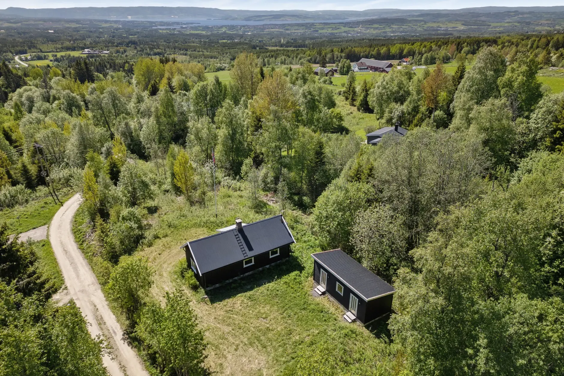 1990s Country House with Expansive Gardens in Hamar, Norway - Image 3