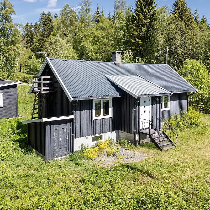 1990s Country House with Expansive Gardens in Hamar, Norway