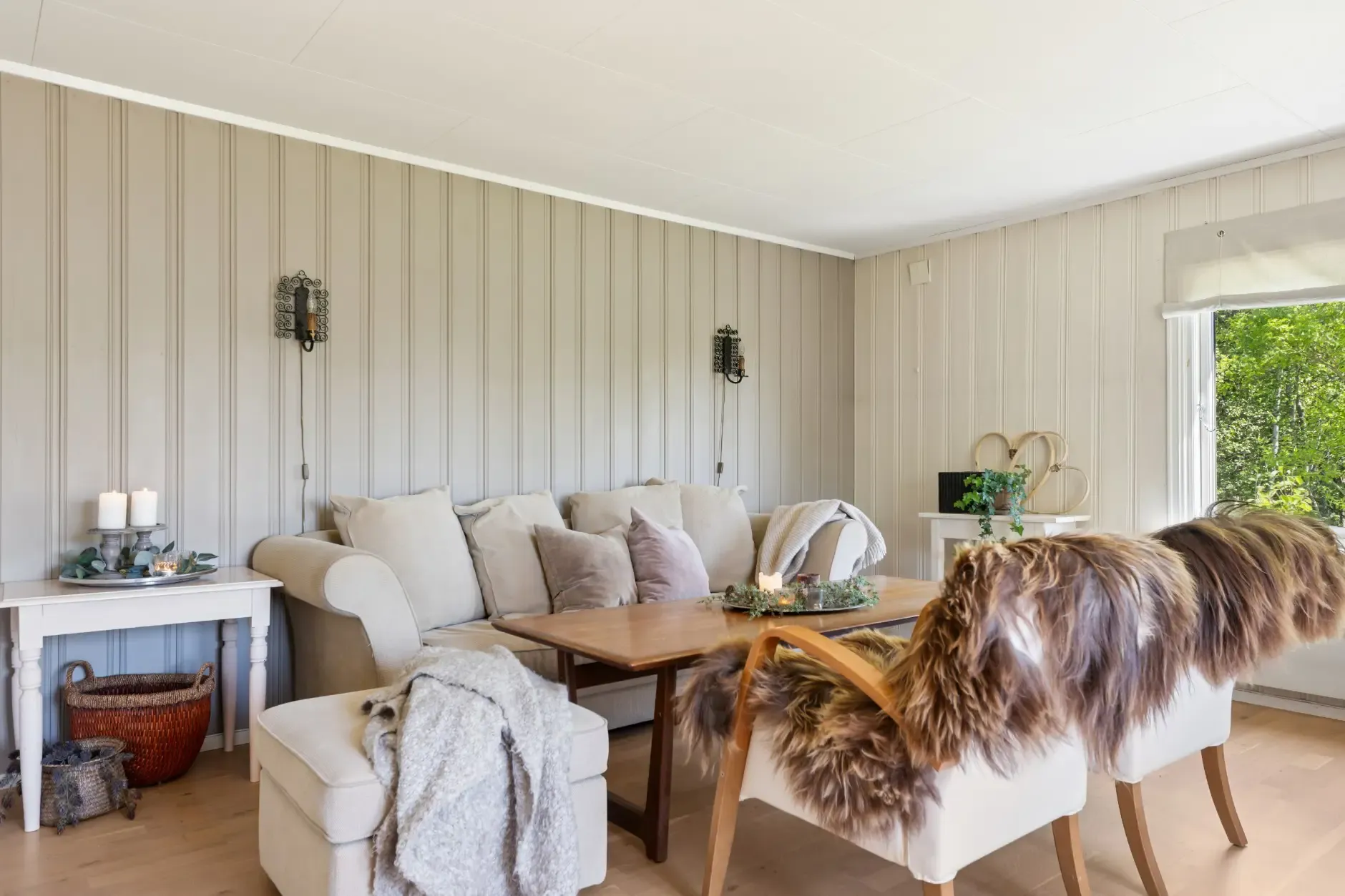 1990s Country House with Expansive Gardens in Hamar, Norway - View image 8 of 30