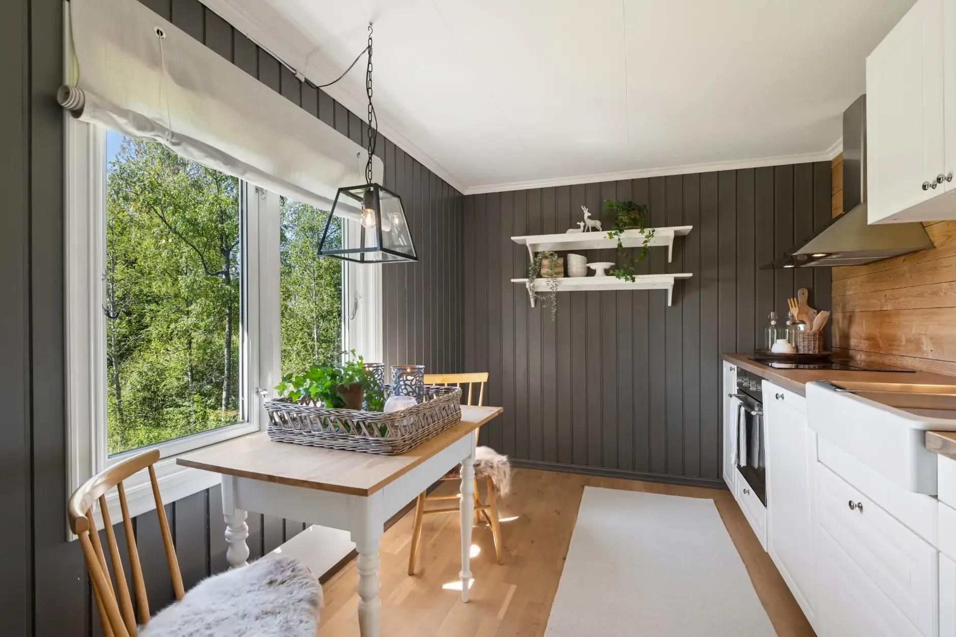 1990s Country House with Expansive Gardens in Hamar, Norway - View image 14 of 30