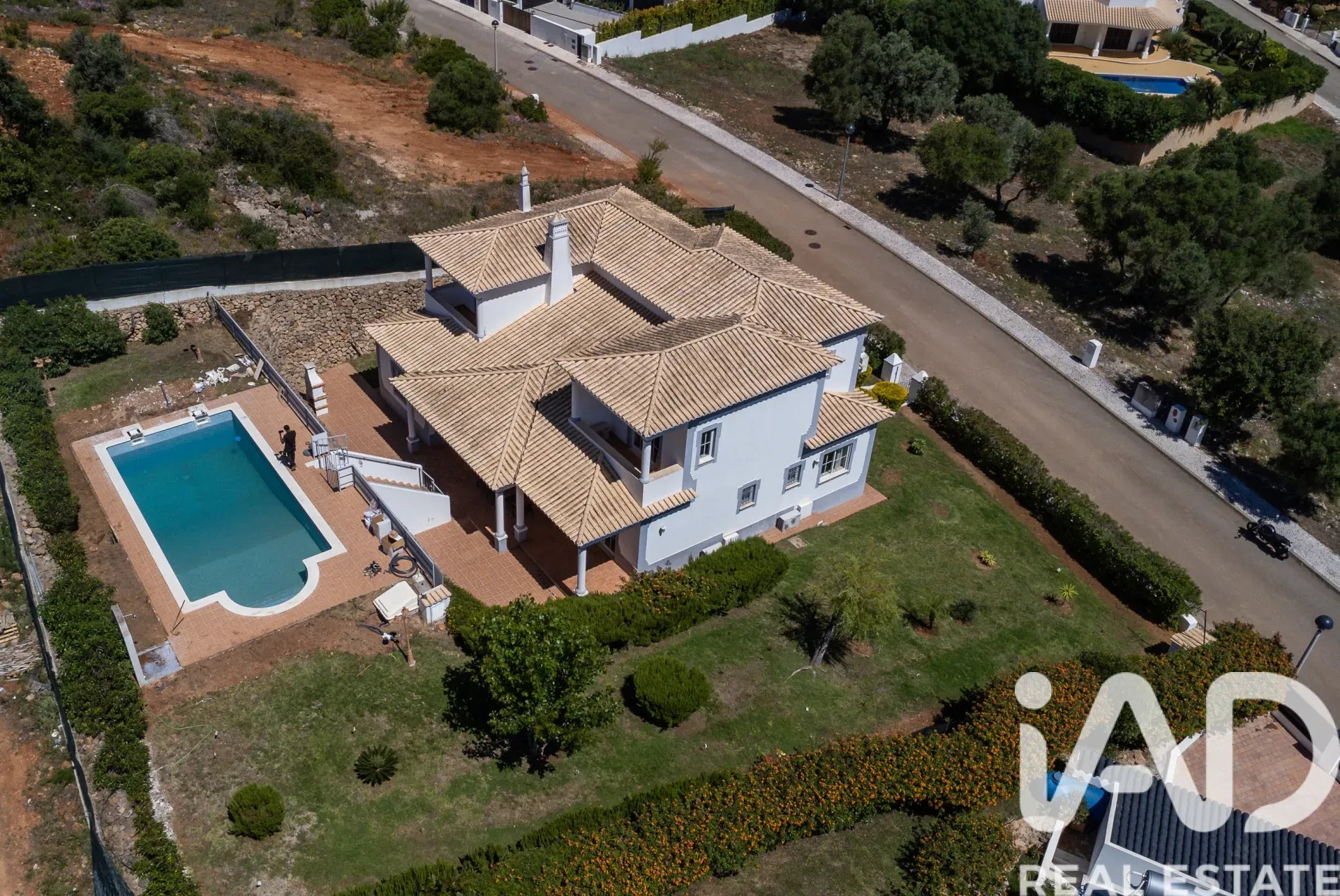 Contemporary 4-Bedroom Villa with Pool in Coastal Albufeira - Image 5