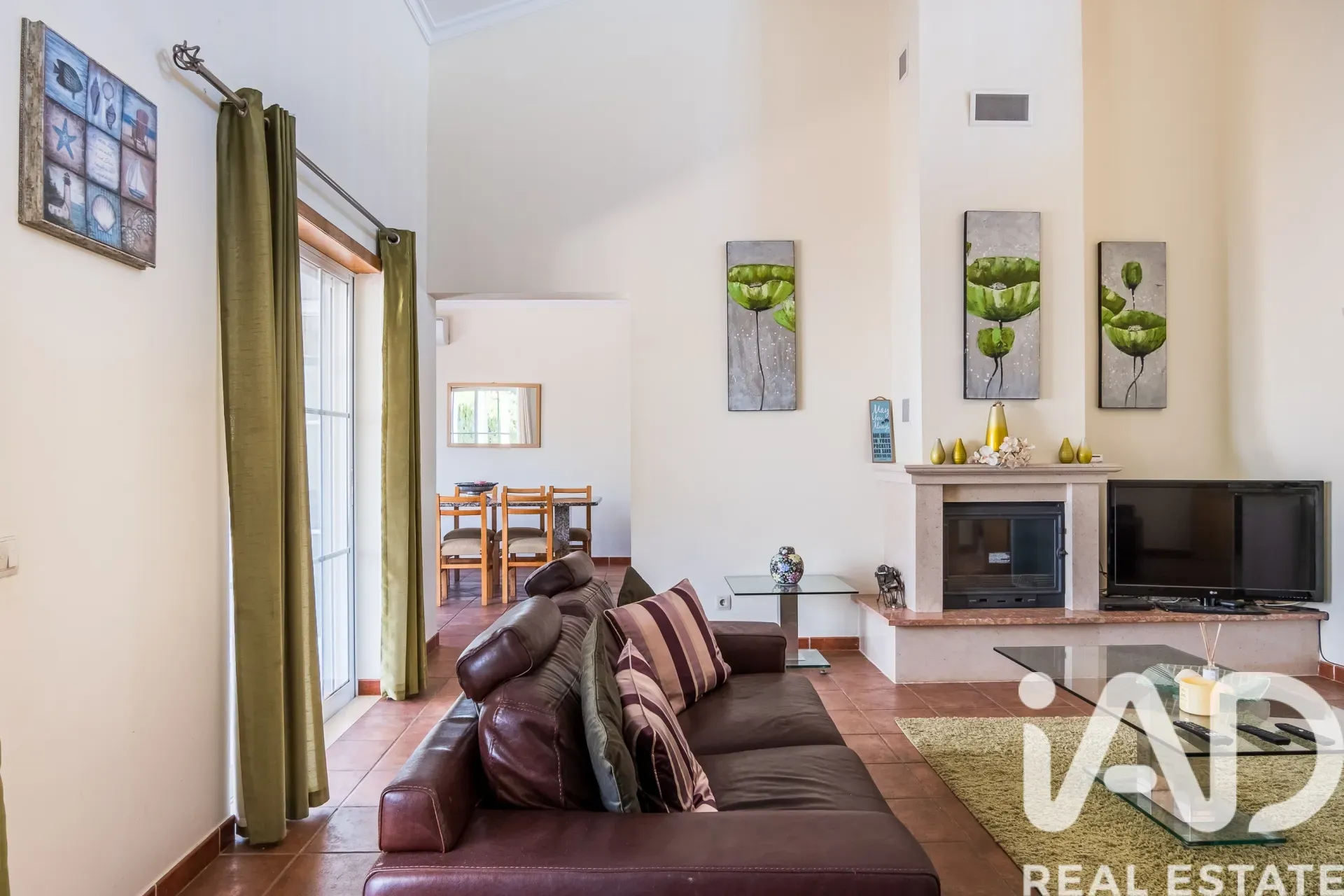 Contemporary 4-Bedroom Villa with Pool in Coastal Albufeira - View image 16 of 37