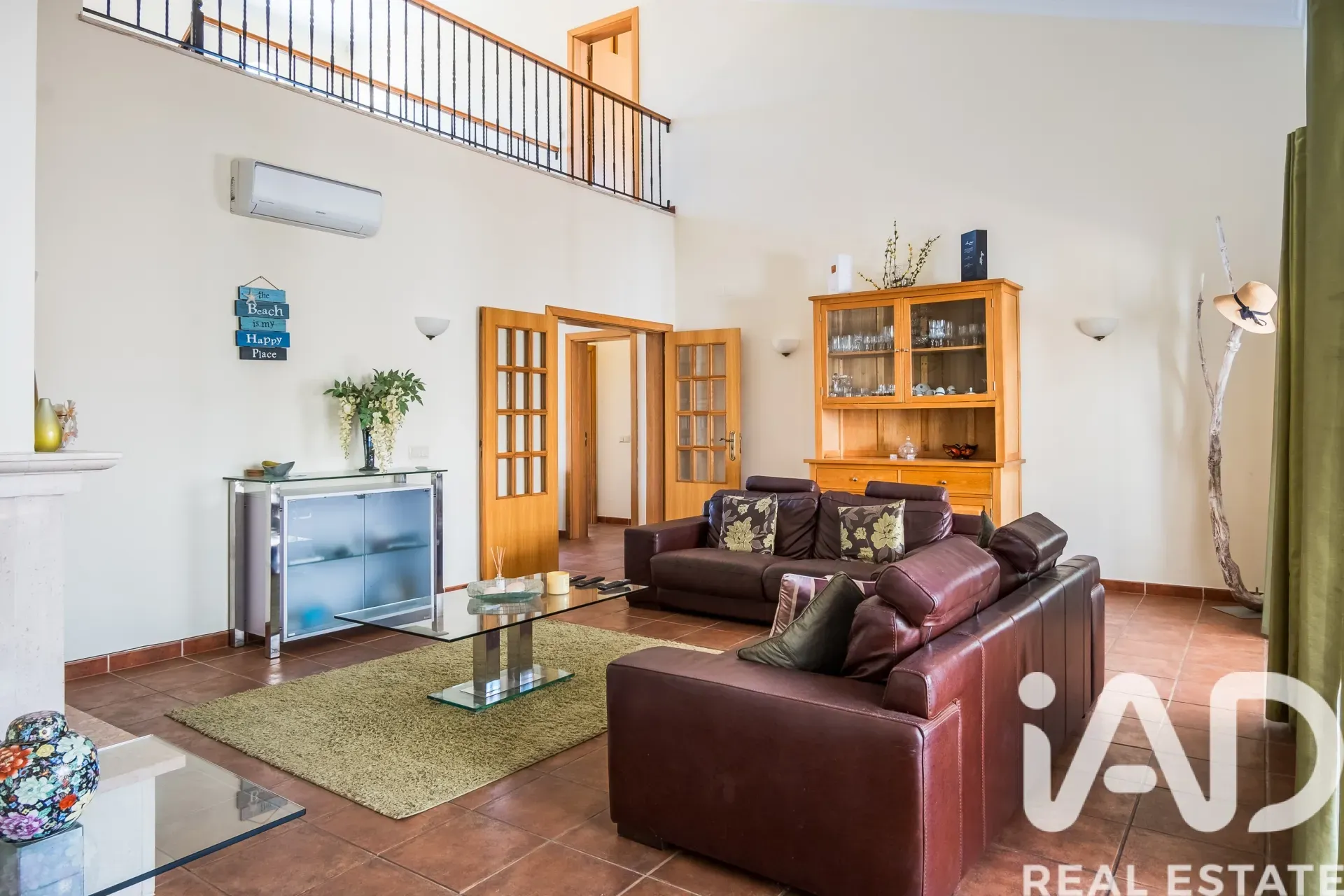 Contemporary 4-Bedroom Villa with Pool in Coastal Albufeira - View image 17 of 37
