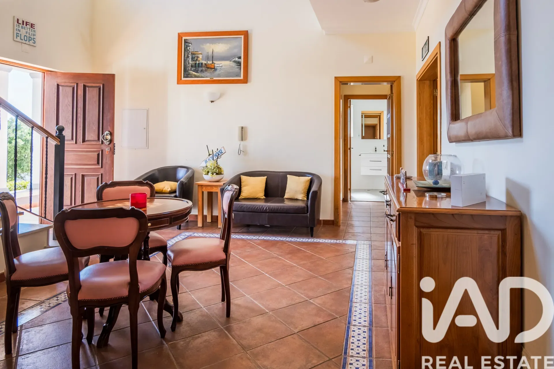 Contemporary 4-Bedroom Villa with Pool in Coastal Albufeira - View image 25 of 37