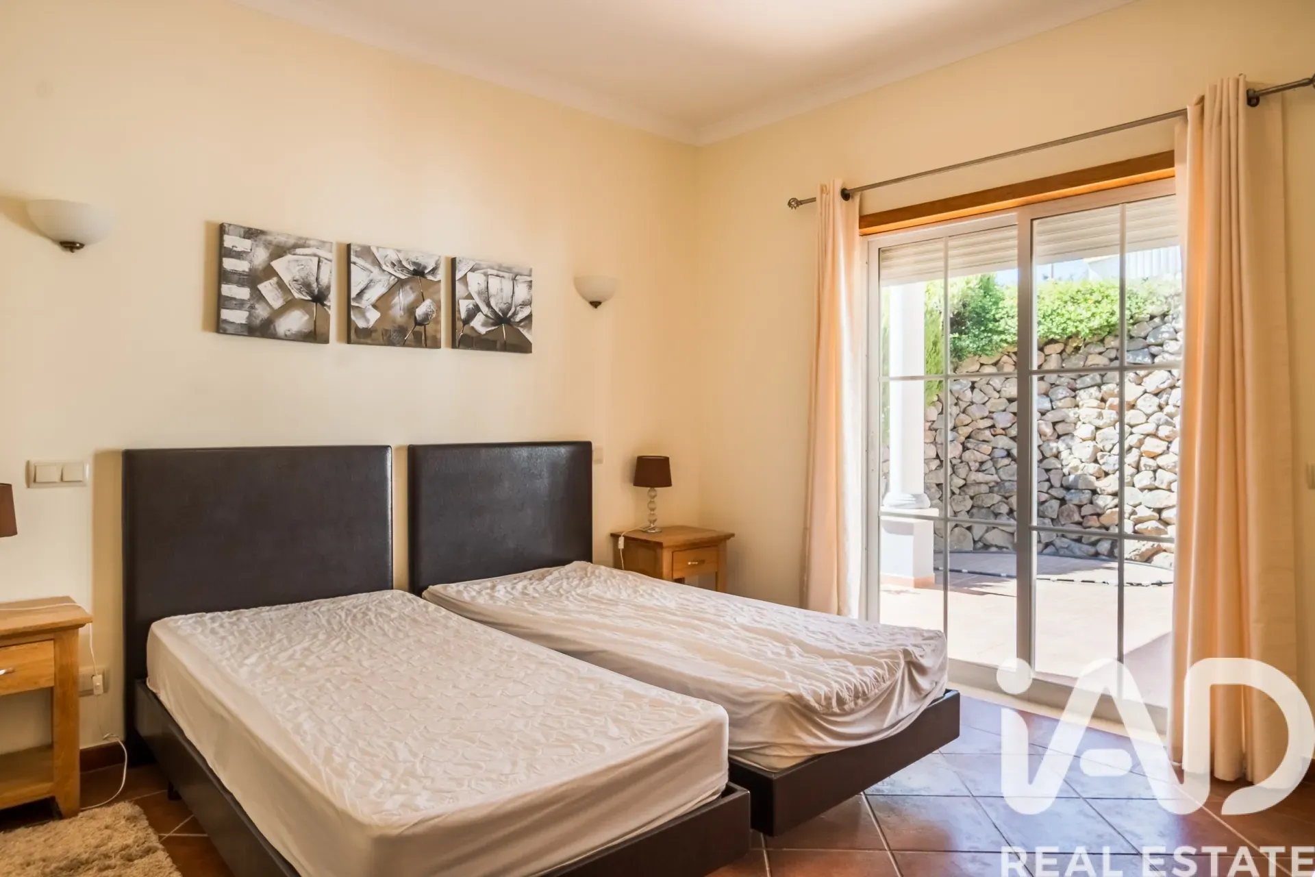 Contemporary 4-Bedroom Villa with Pool in Coastal Albufeira - View image 29 of 37