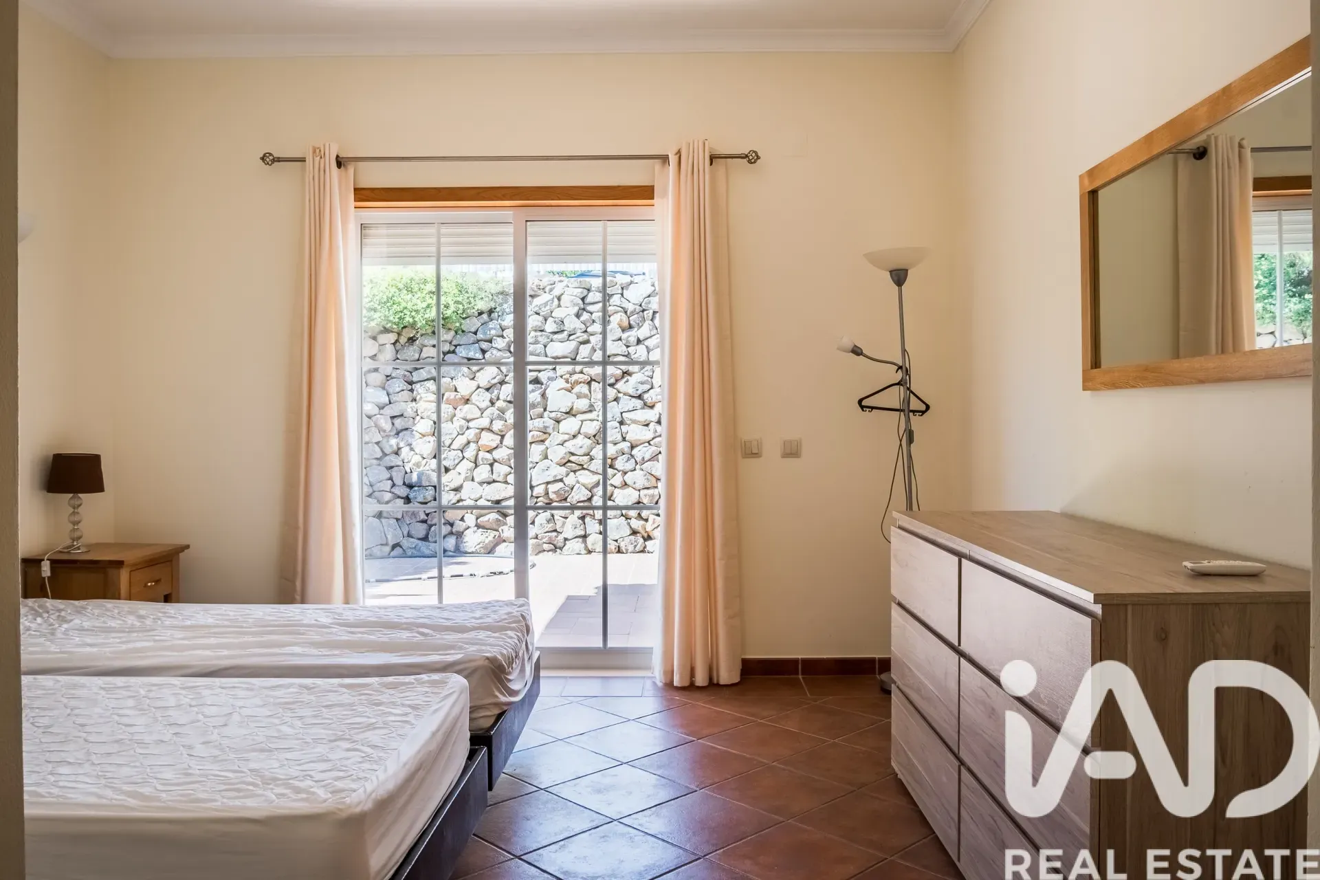Contemporary 4-Bedroom Villa with Pool in Coastal Albufeira - View image 31 of 37