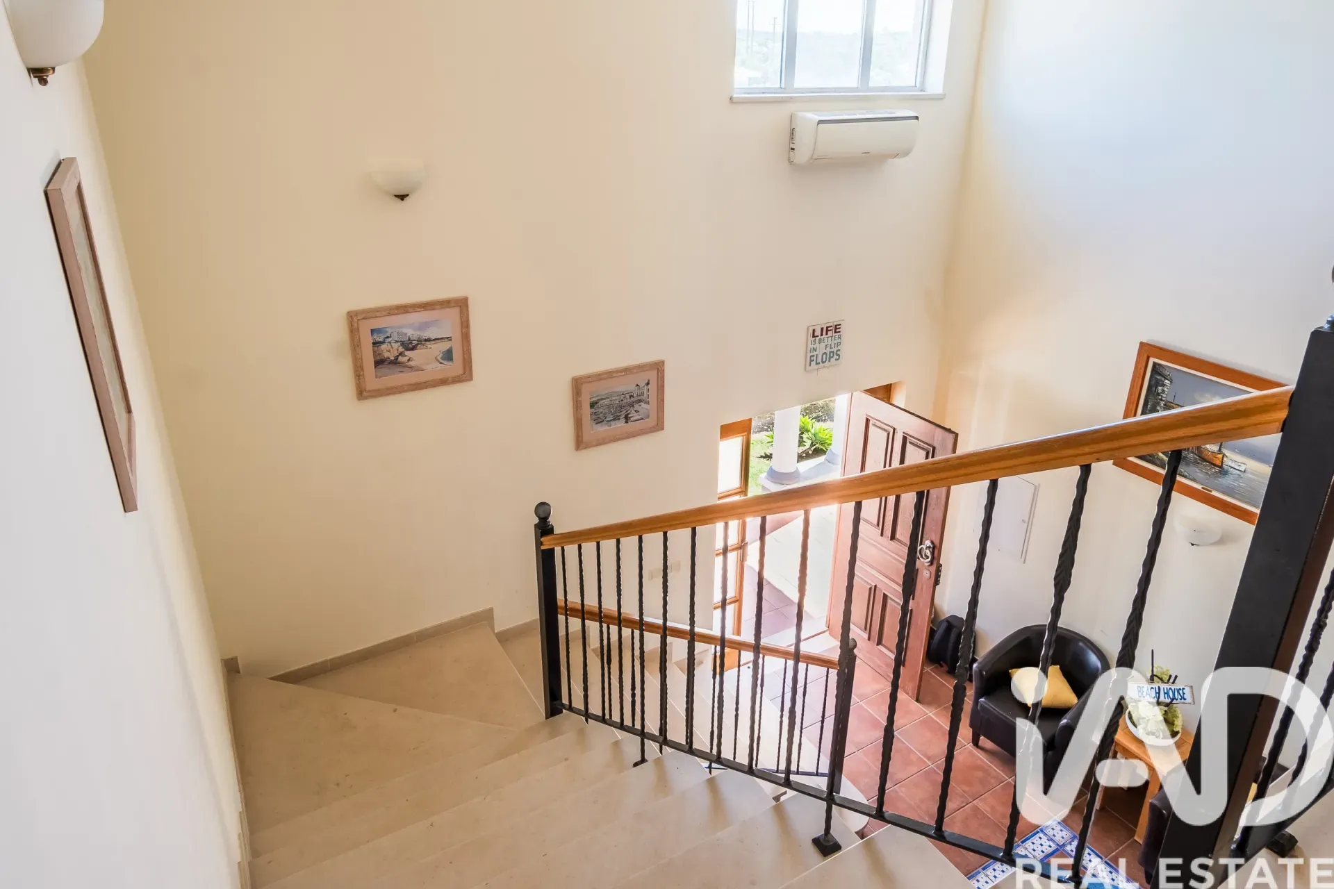Contemporary 4-Bedroom Villa with Pool in Coastal Albufeira - View image 32 of 37