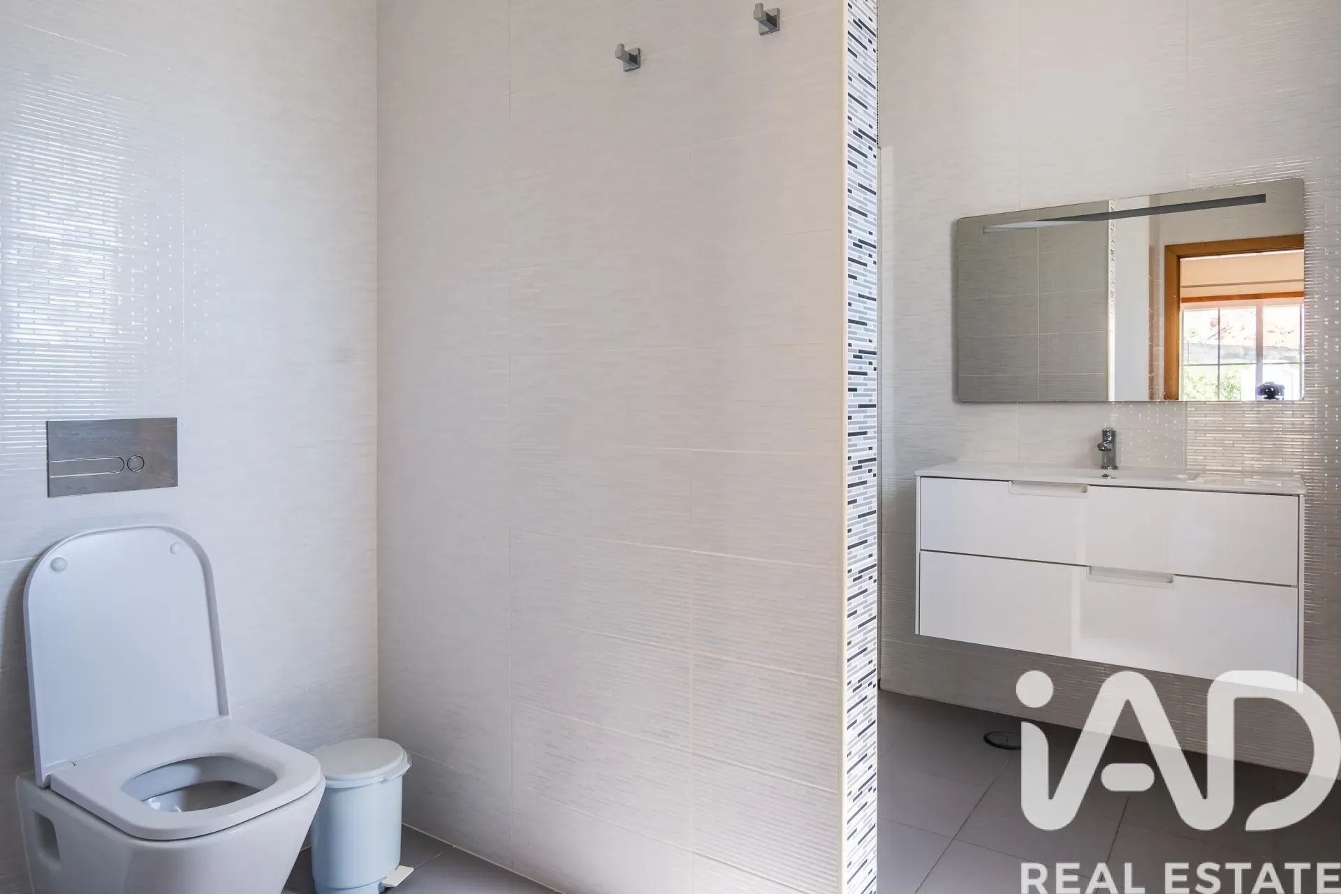 Contemporary 4-Bedroom Villa with Pool in Coastal Albufeira - View image 37 of 37
