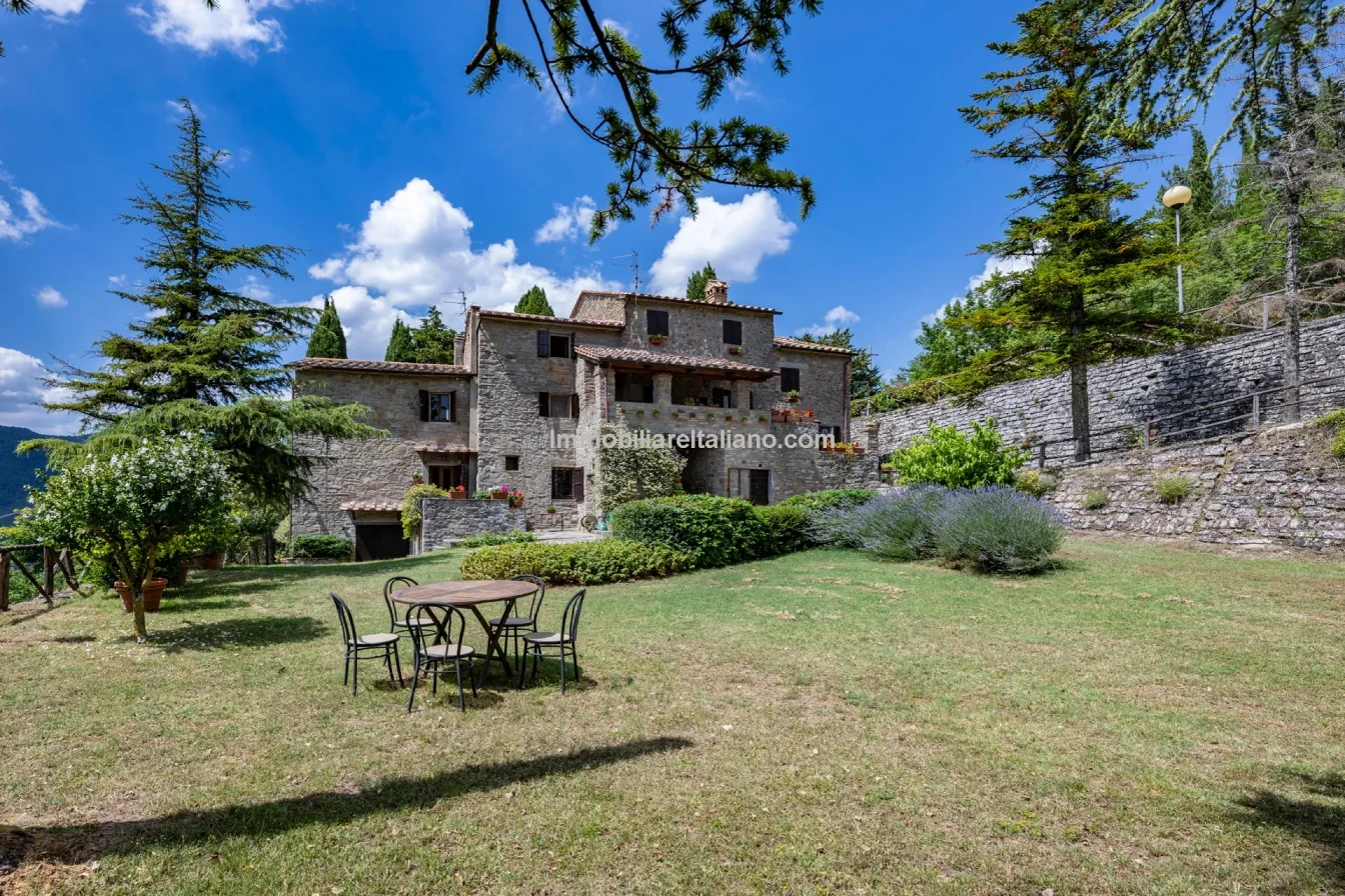 8-Bedroom Tuscan Farmhouse with Olive Grove in Sansepolcro, Arezzo - Image 2