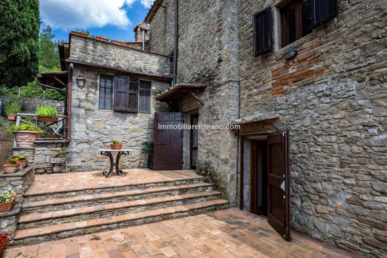 8-Bedroom Tuscan Farmhouse with Olive Grove in Sansepolcro, Arezzo - View image 14 of 62