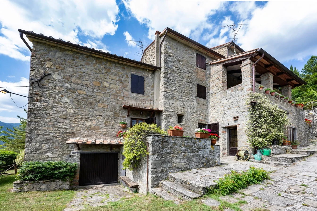 8-Bedroom Tuscan Farmhouse with Olive Grove in Sansepolcro, Arezzo - View image 15 of 62