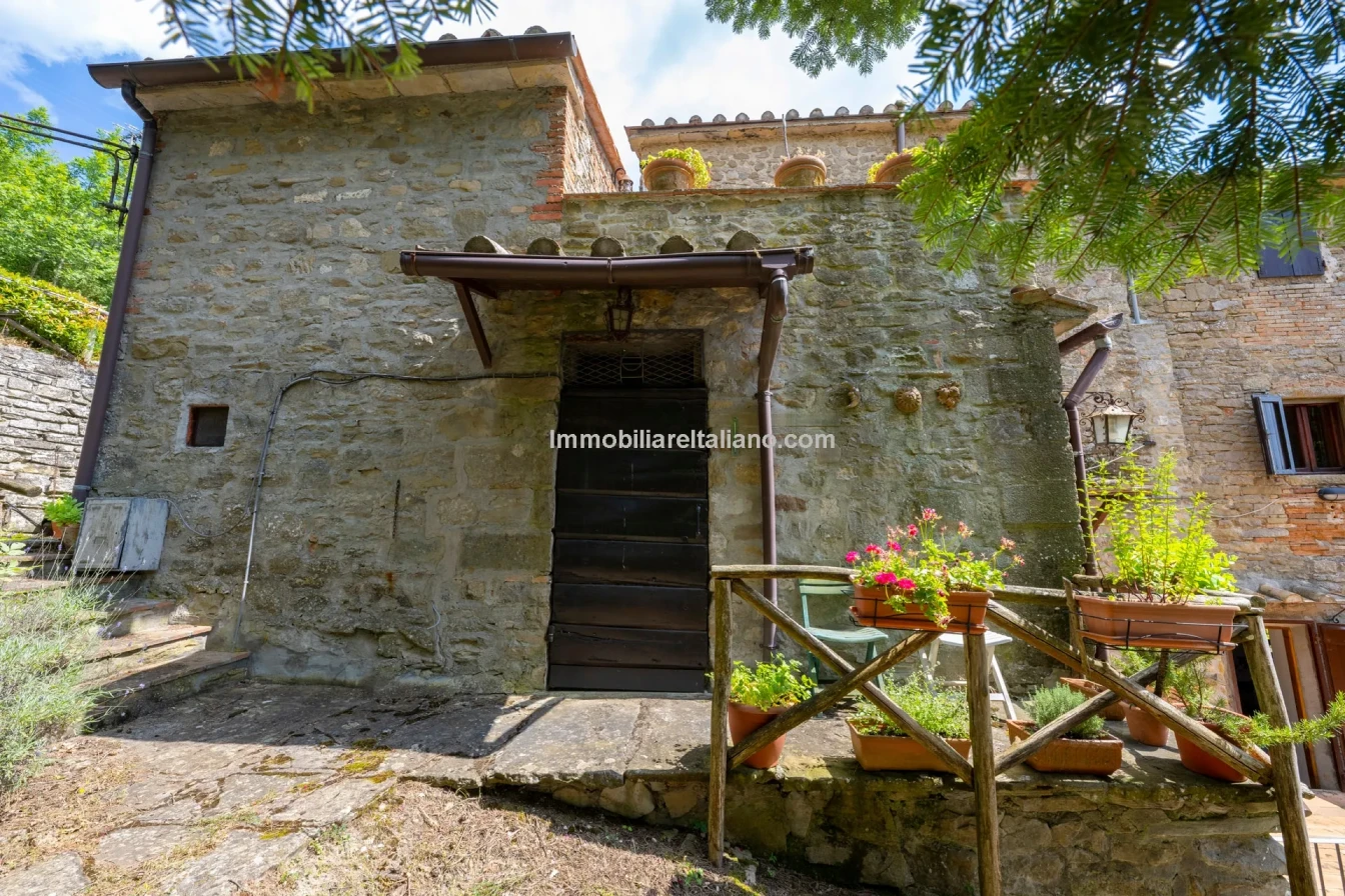 8-Bedroom Tuscan Farmhouse with Olive Grove in Sansepolcro, Arezzo - View image 19 of 62