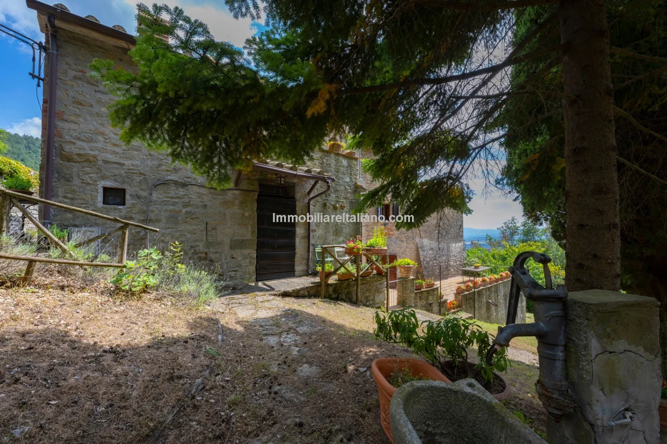 8-Bedroom Tuscan Farmhouse with Olive Grove in Sansepolcro, Arezzo - View image 20 of 62