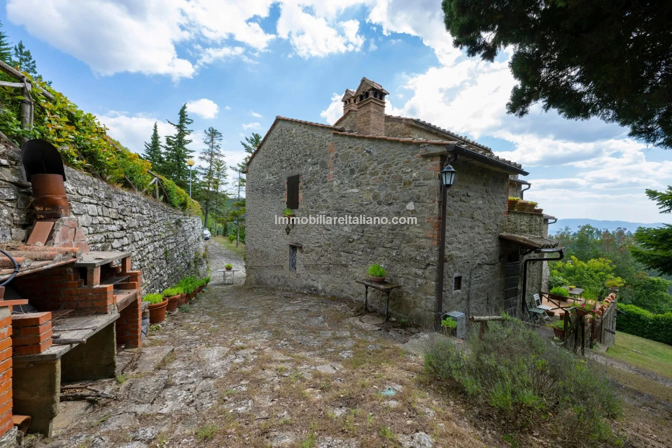 8-Bedroom Tuscan Farmhouse with Olive Grove in Sansepolcro, Arezzo - View image 21 of 62