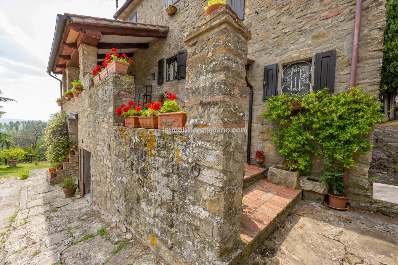 8-Bedroom Tuscan Farmhouse with Olive Grove in Sansepolcro, Arezzo - View image 22 of 62