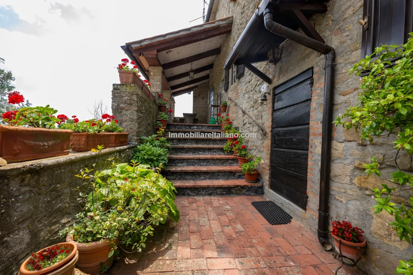 8-Bedroom Tuscan Farmhouse with Olive Grove in Sansepolcro, Arezzo - View image 23 of 62