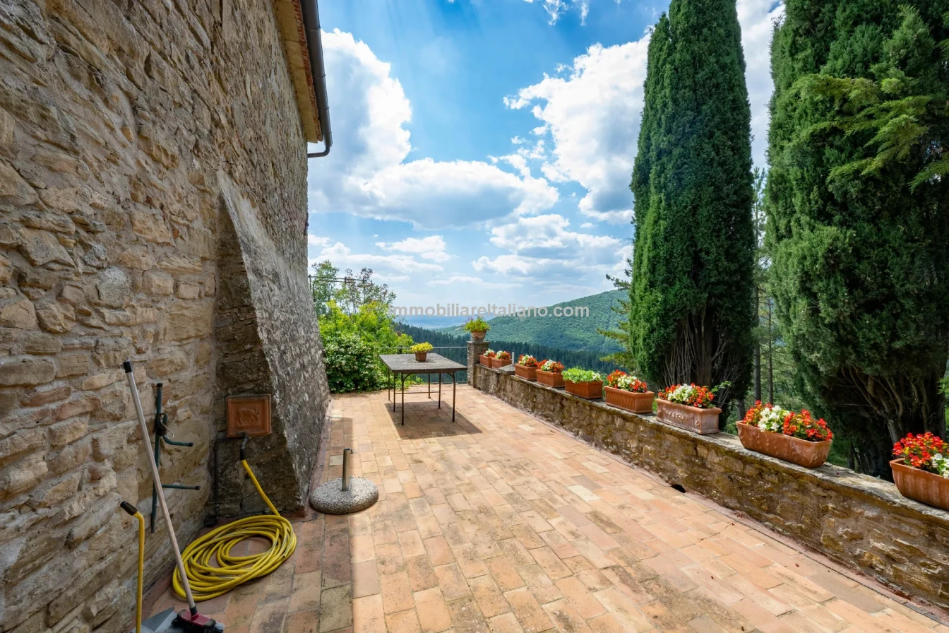 8-Bedroom Tuscan Farmhouse with Olive Grove in Sansepolcro, Arezzo - View image 26 of 62