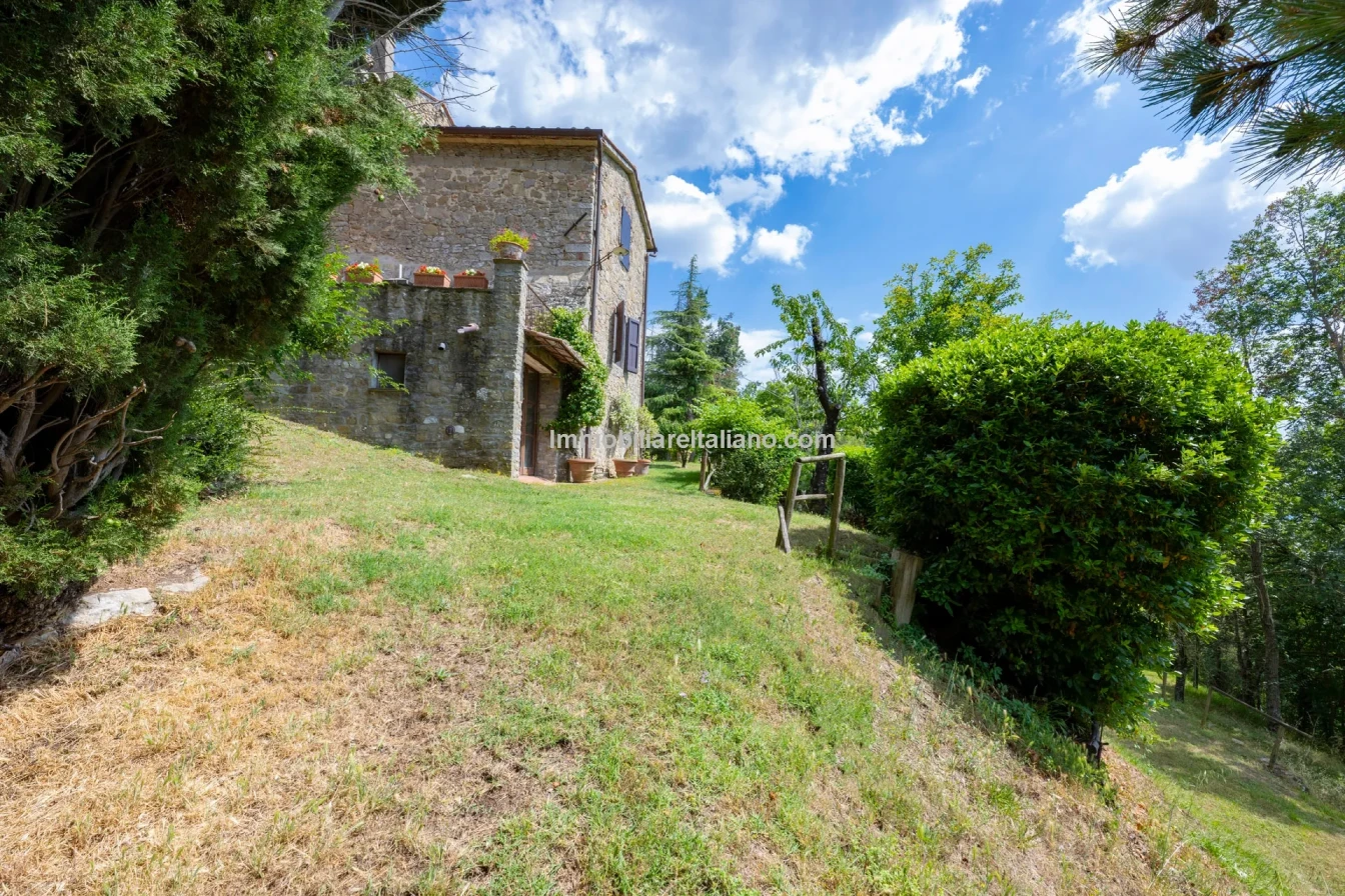 8-Bedroom Tuscan Farmhouse with Olive Grove in Sansepolcro, Arezzo - View image 28 of 62