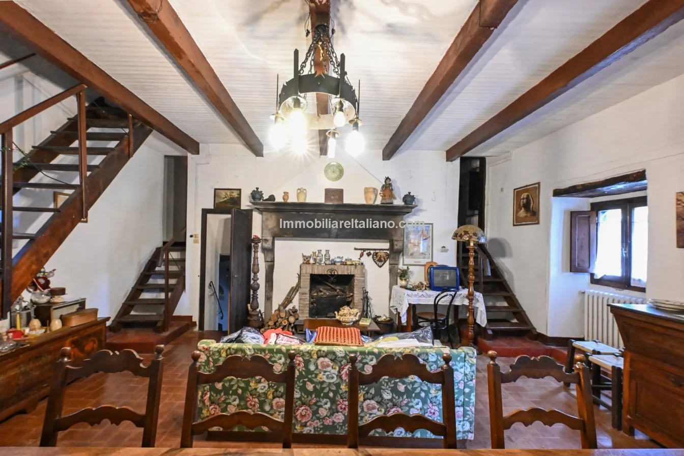8-Bedroom Tuscan Farmhouse with Olive Grove in Sansepolcro, Arezzo - View image 32 of 62
